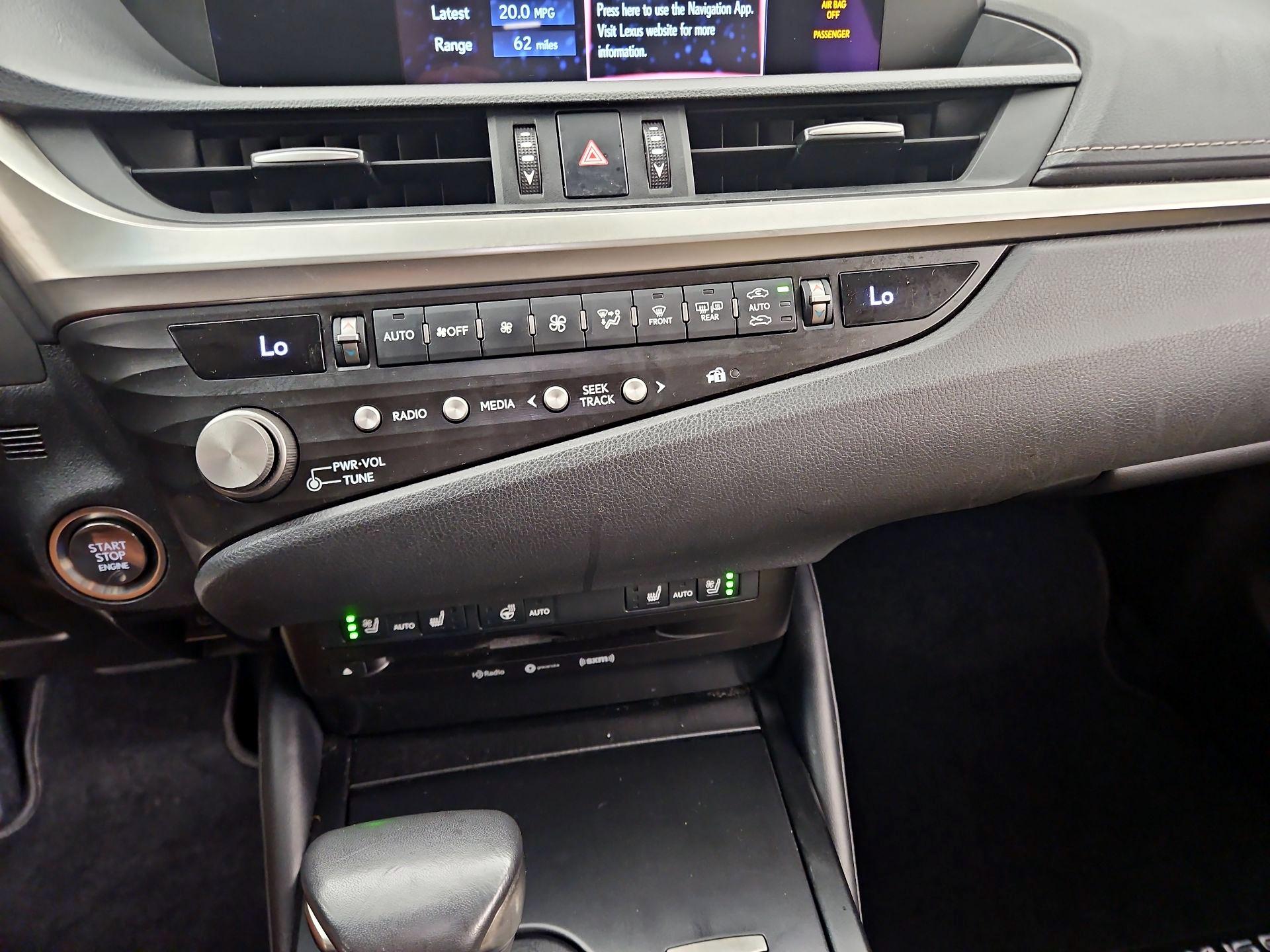 Thumbnail: 2021 Lexus ES - 16