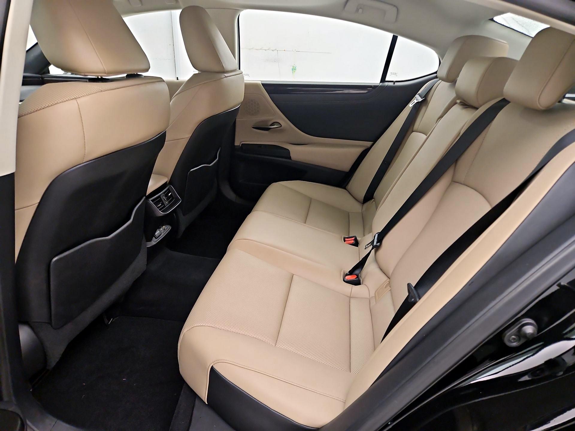 Thumbnail: 2021 Lexus ES - 19