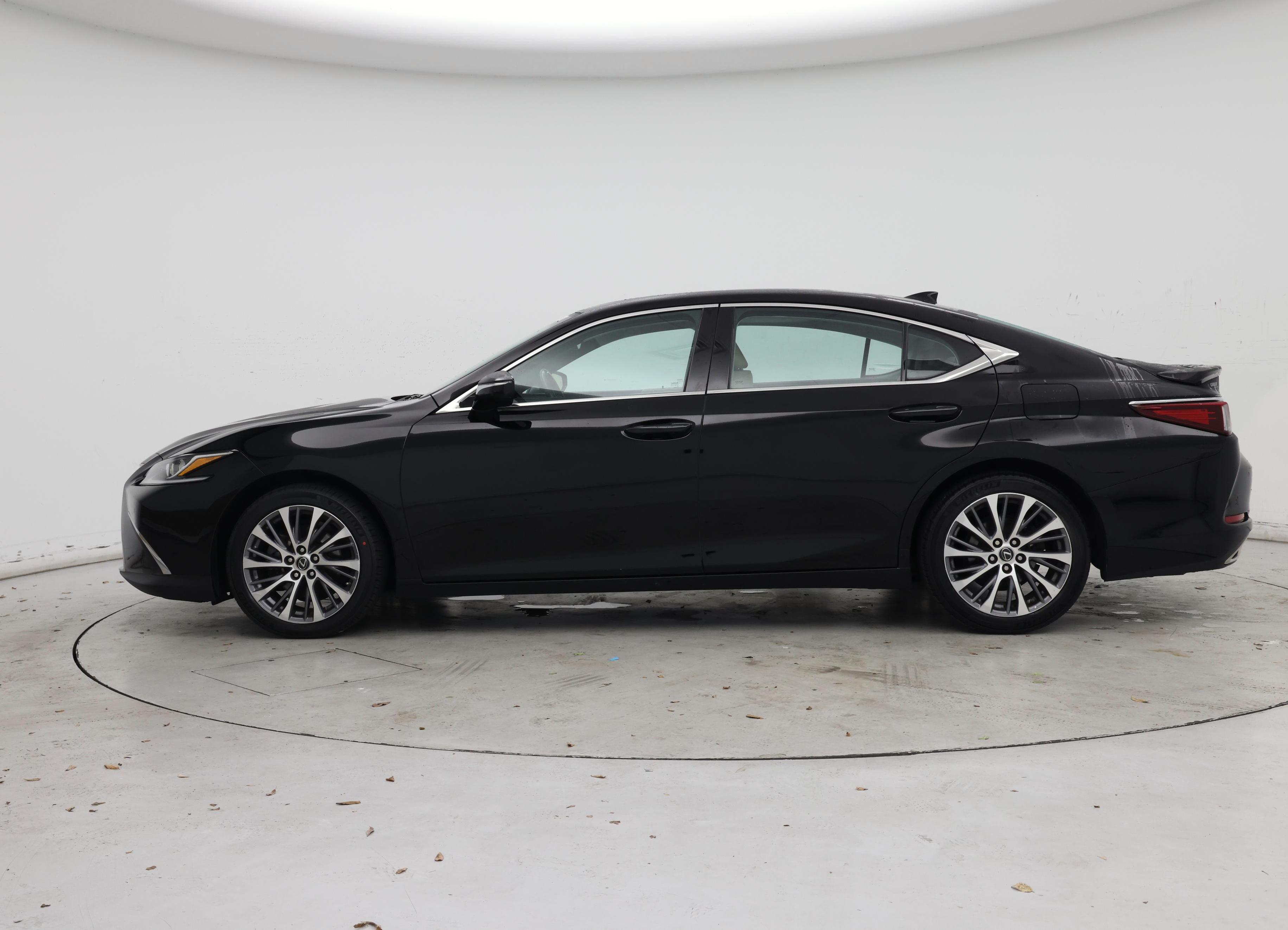 Thumbnail: 2021 Lexus ES - 3