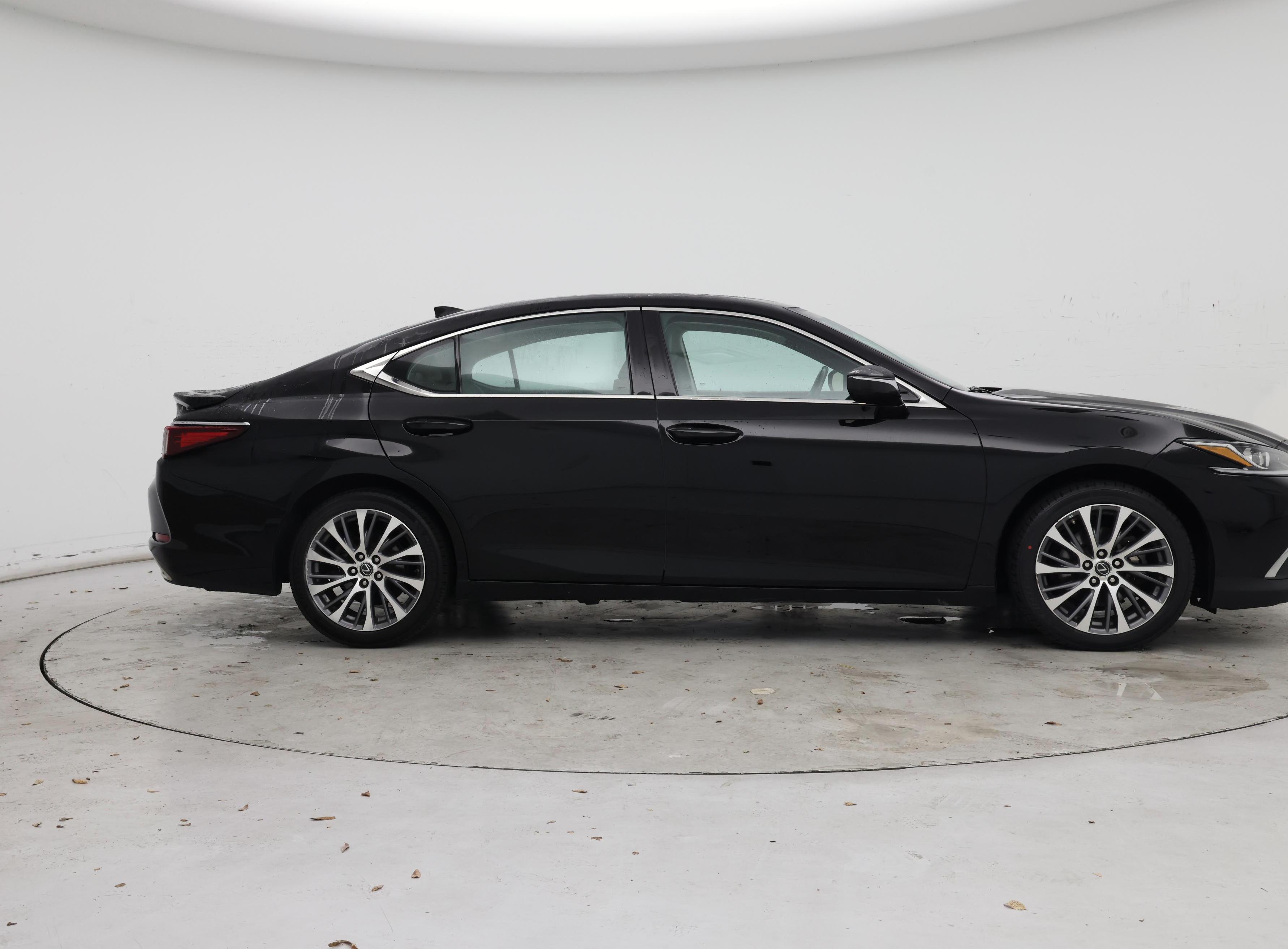 Thumbnail: 2021 Lexus ES - 7