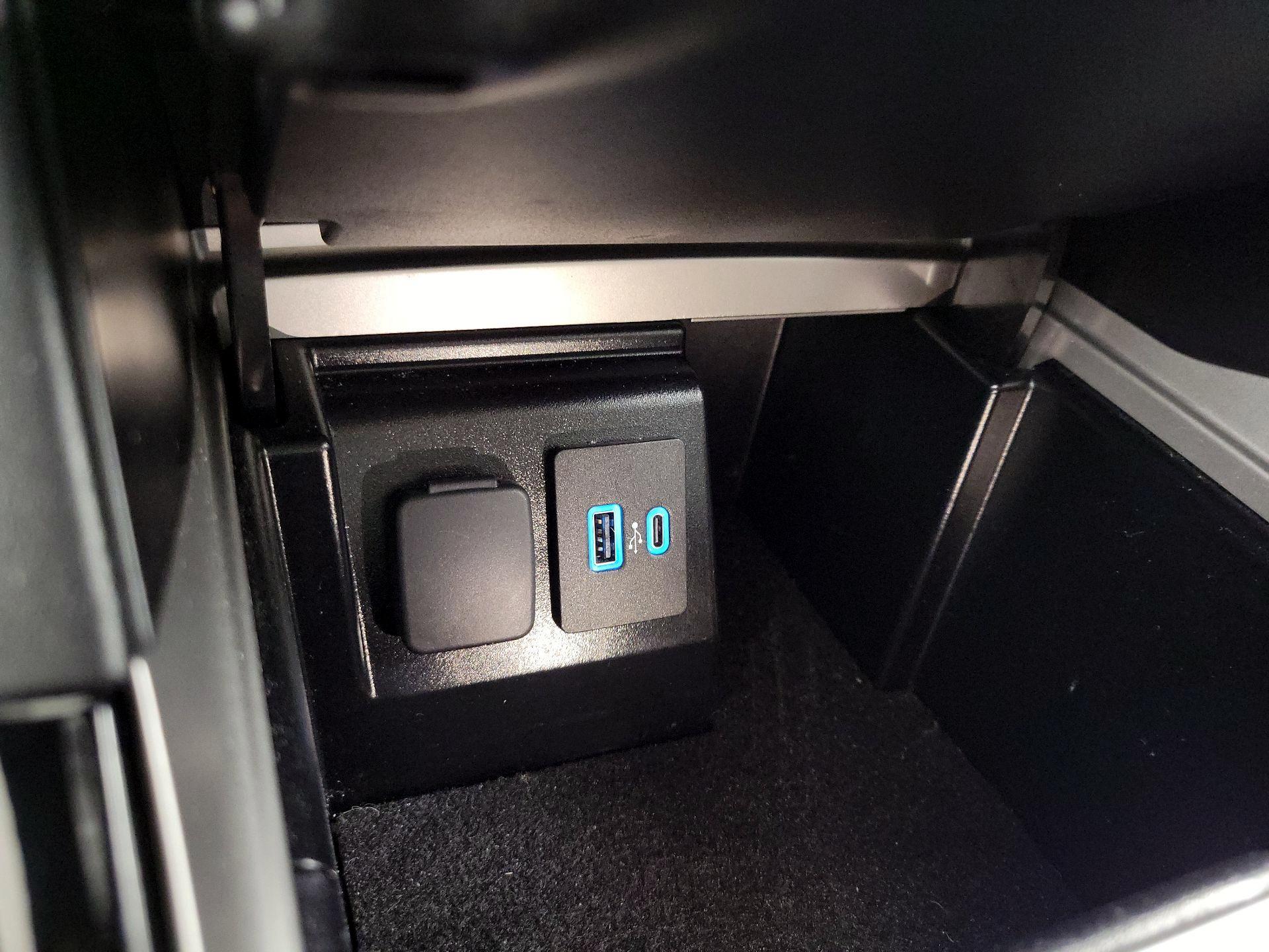 Thumbnail: 2022 Ford Explorer - 19