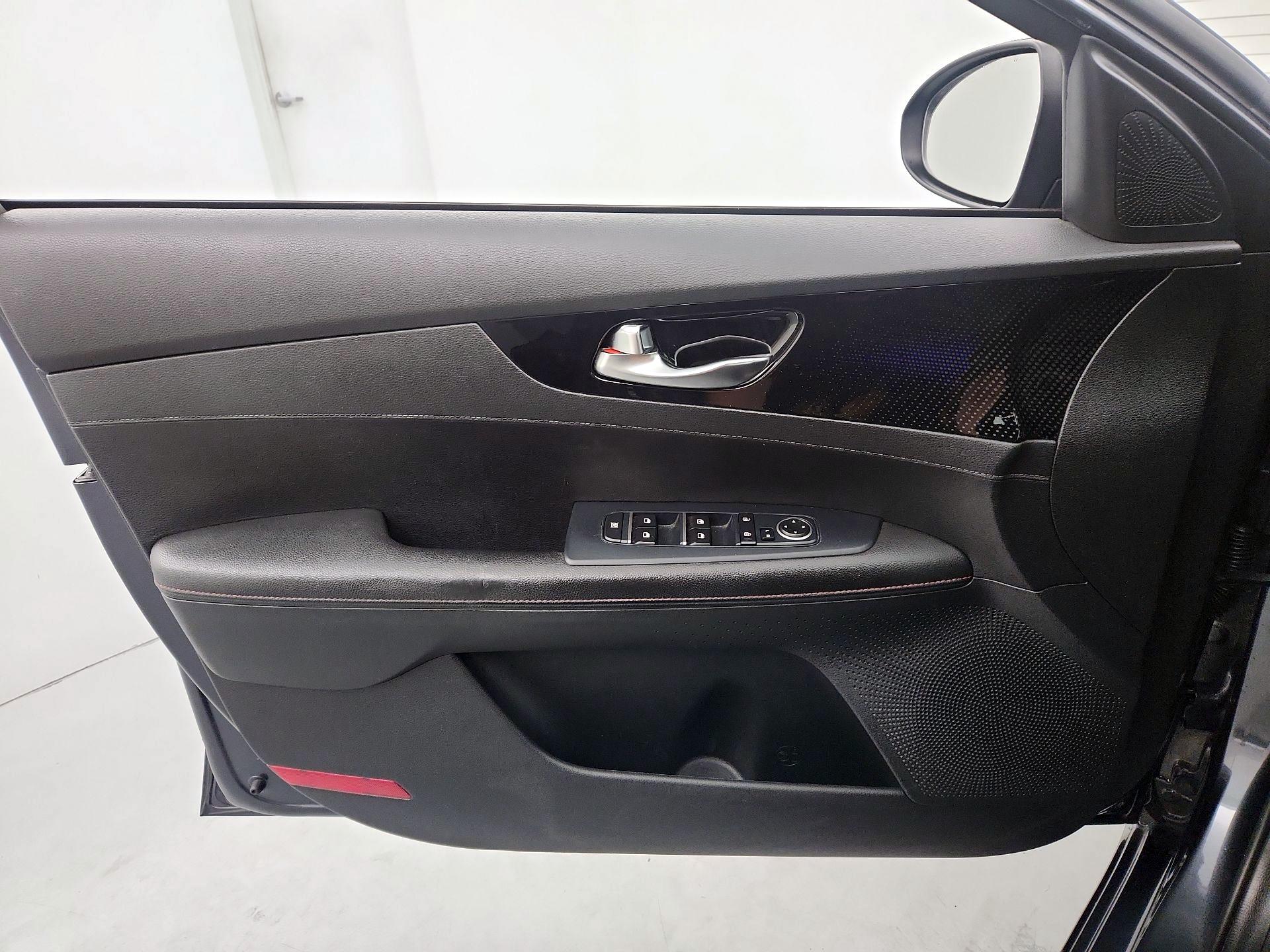 Thumbnail: 2020 Kia Forte - 12