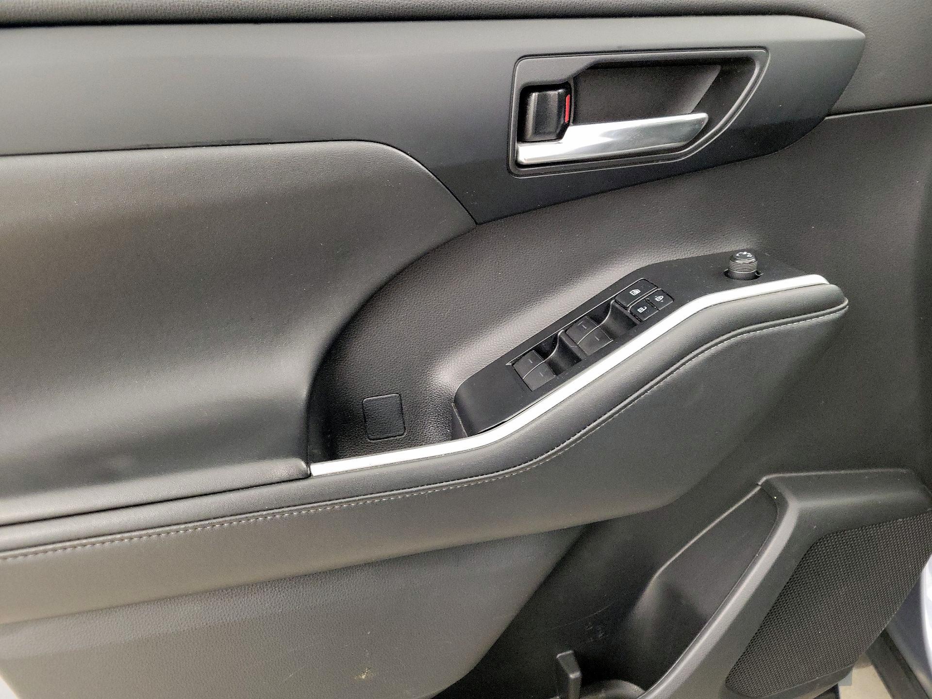 Thumbnail: 2021 Toyota Highlander - 12