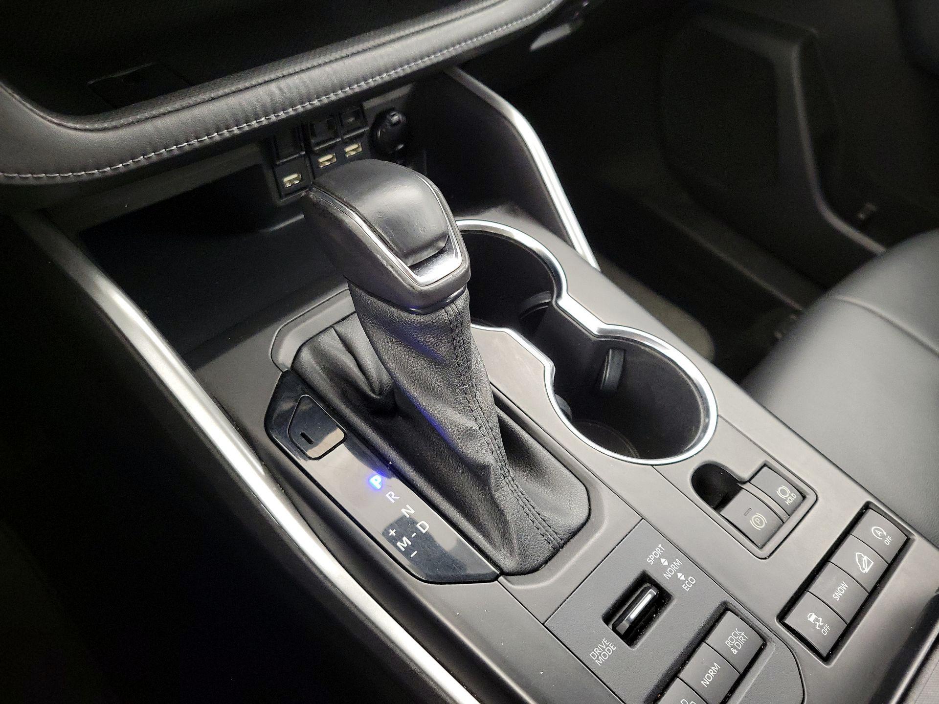 Thumbnail: 2021 Toyota Highlander - 17