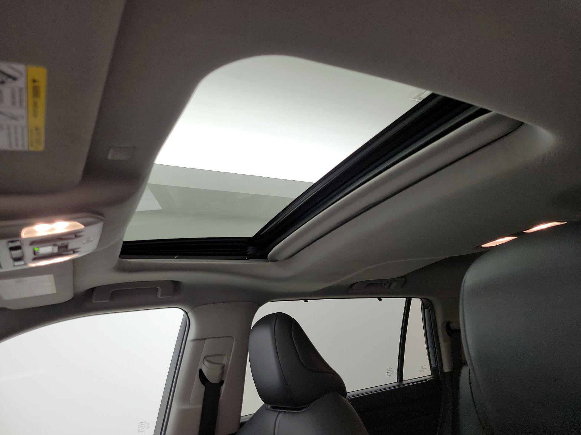 Thumbnail: 2021 Toyota Highlander - 19