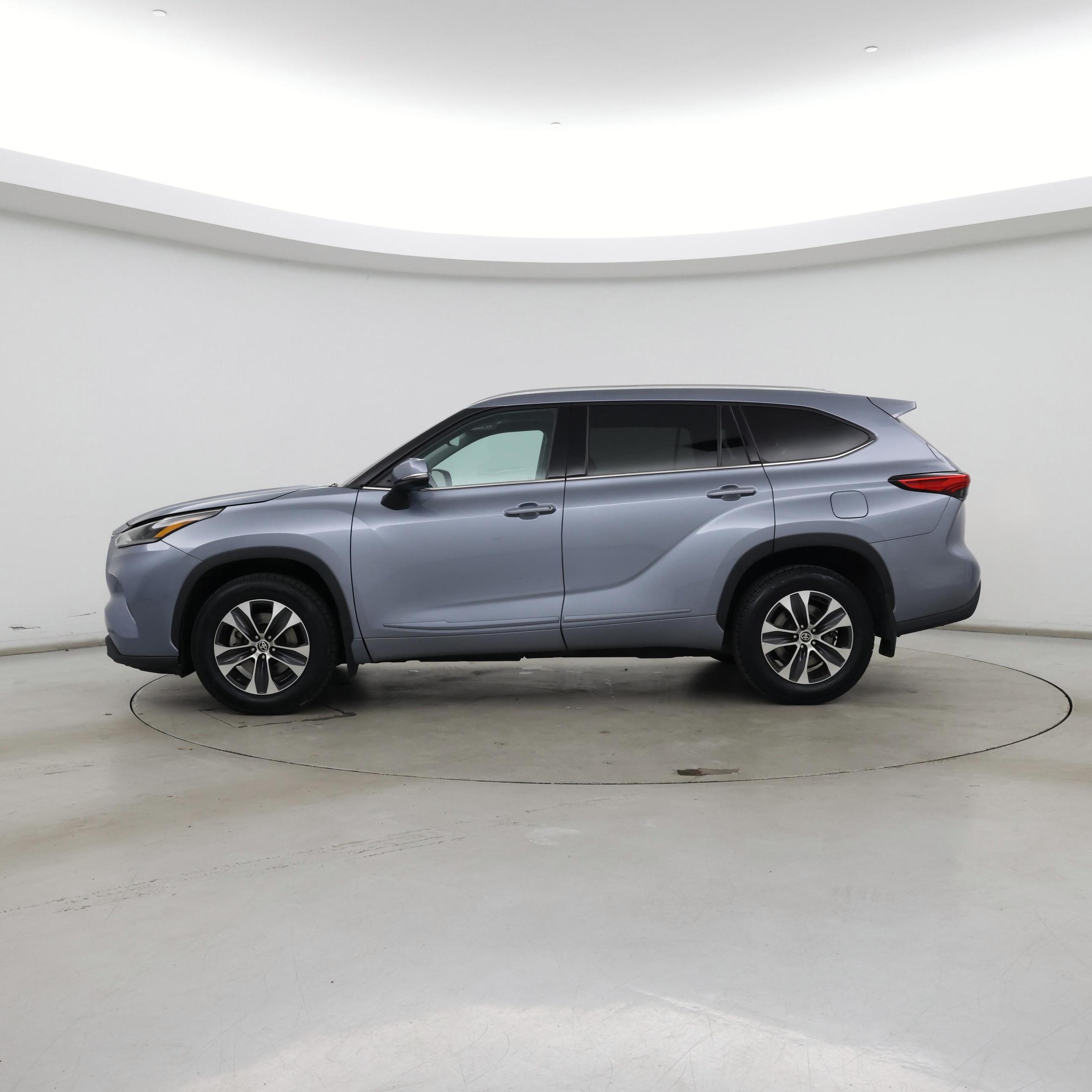 Thumbnail: 2021 Toyota Highlander - 3
