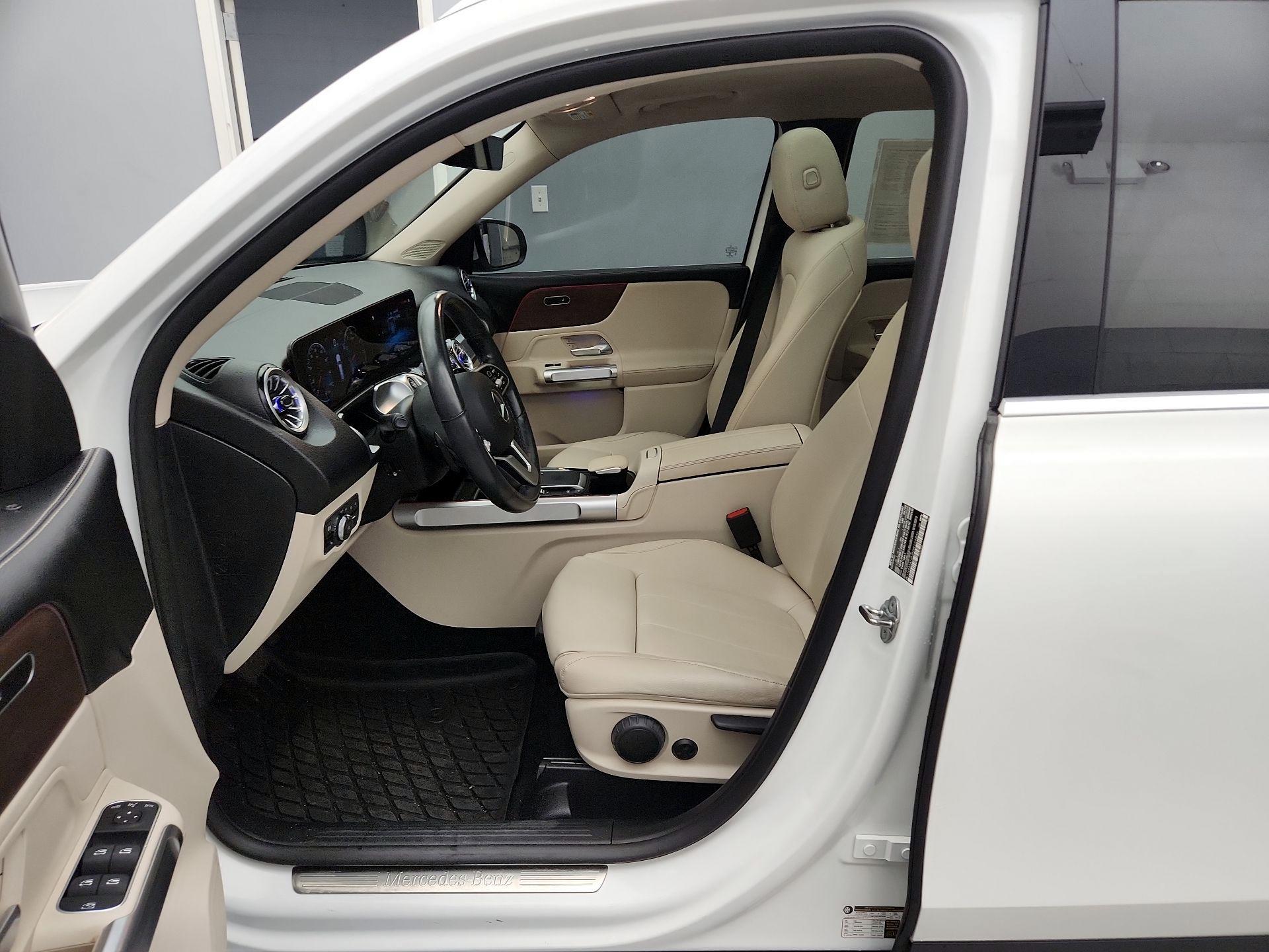 Thumbnail: 2022 Mercedes-Benz GLB - 11