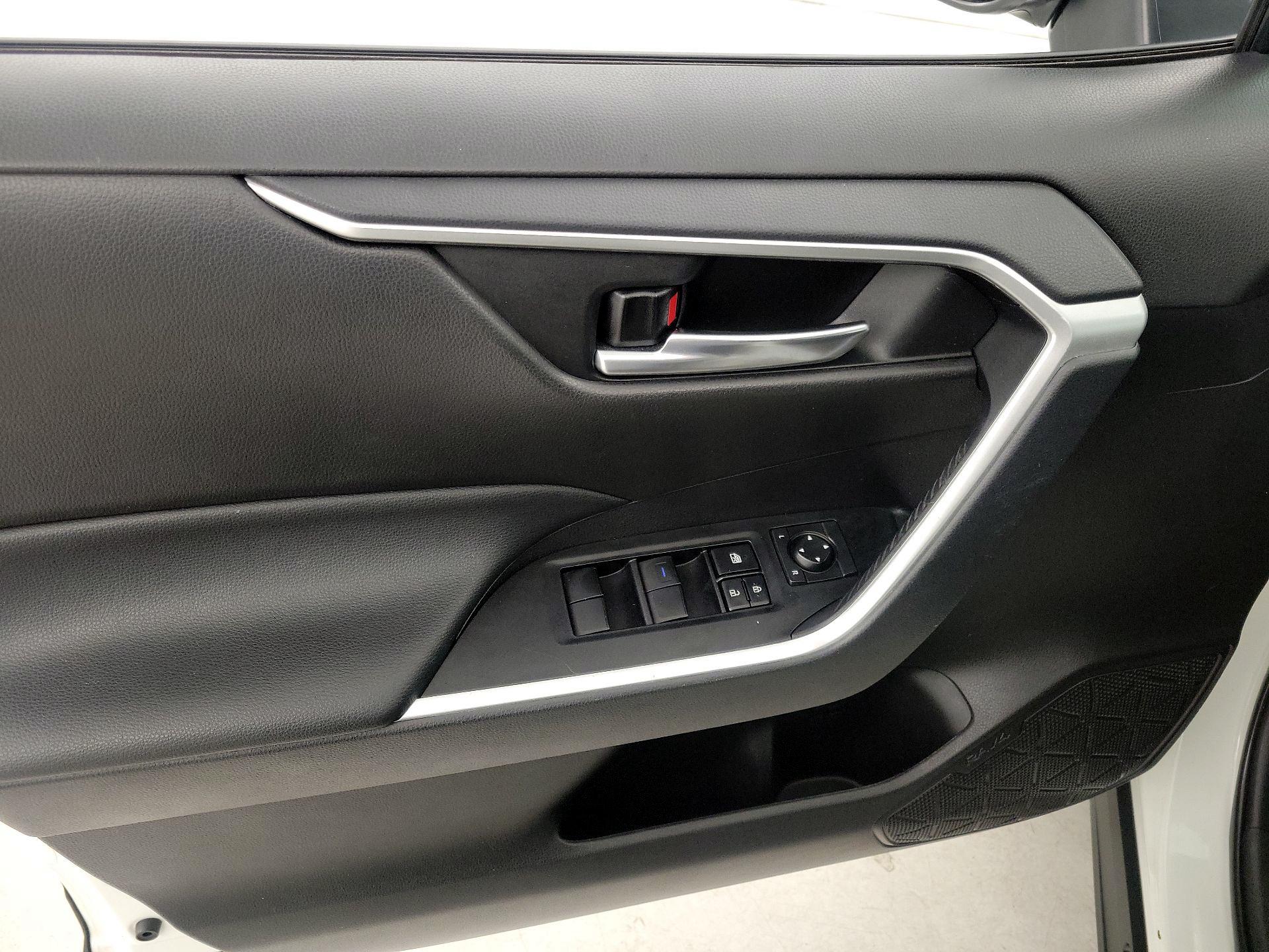 Thumbnail: 2021 Toyota RAV4 - 12