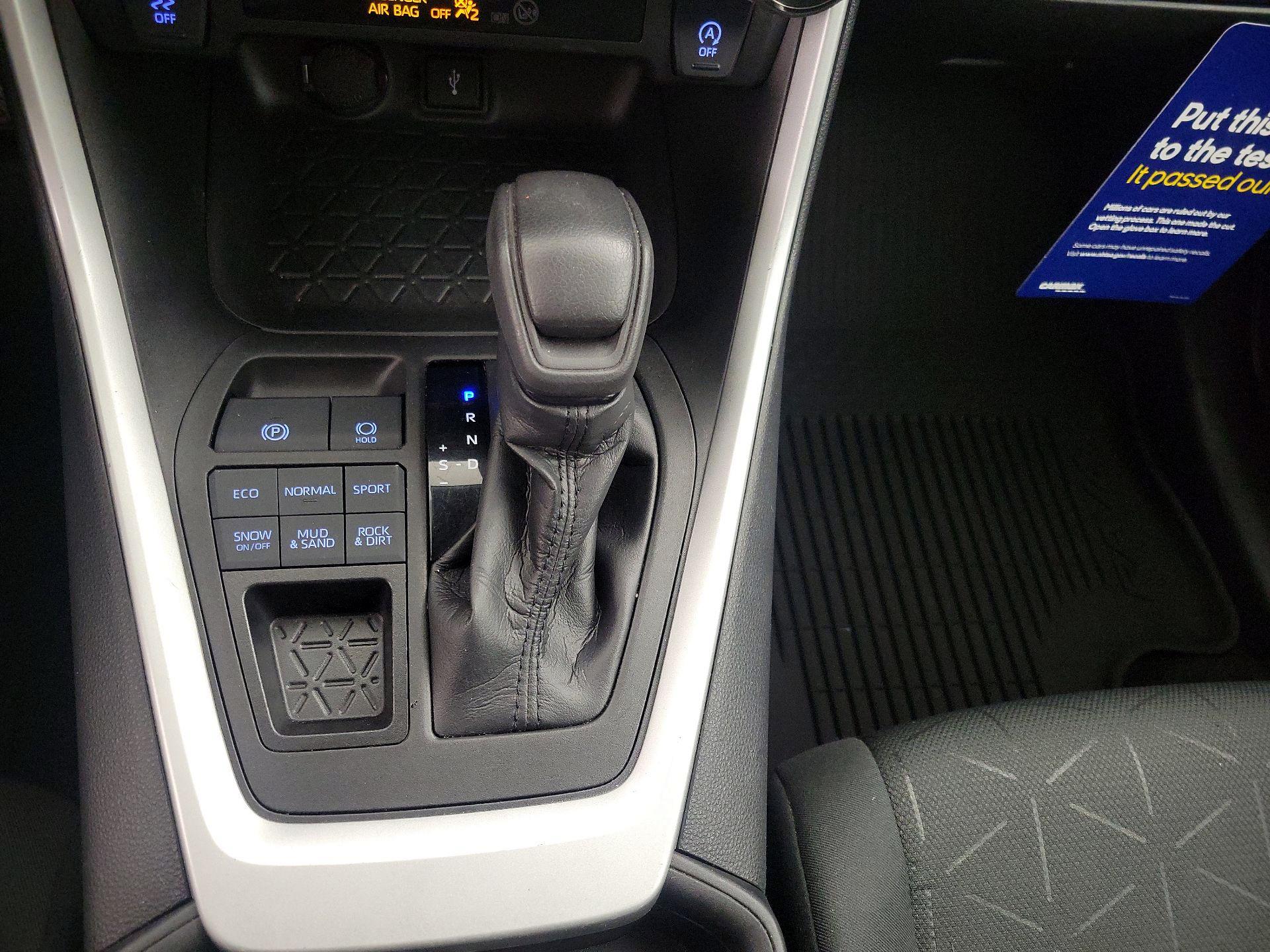 Thumbnail: 2021 Toyota RAV4 - 17