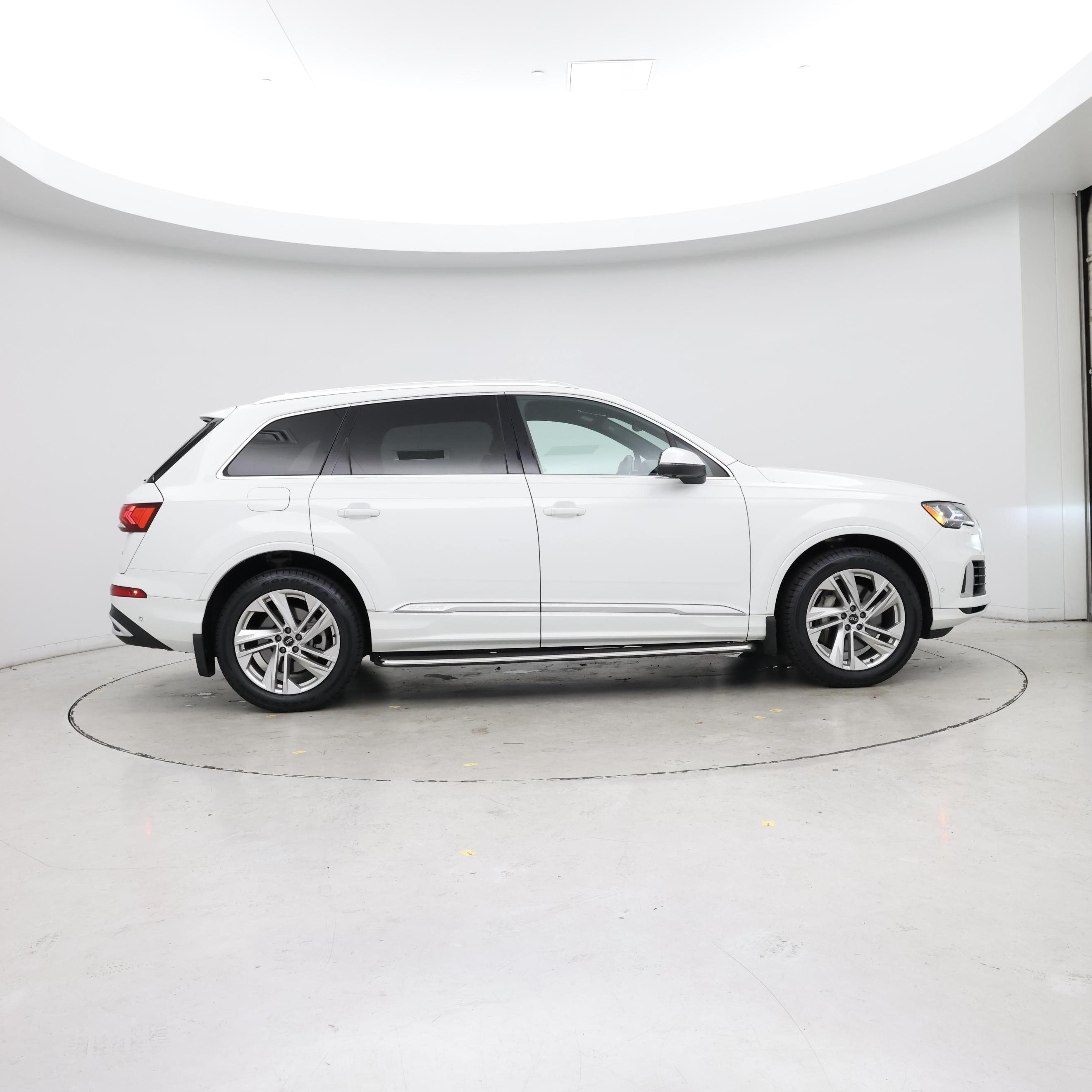 Thumbnail: 2021 Audi Q7 - 7