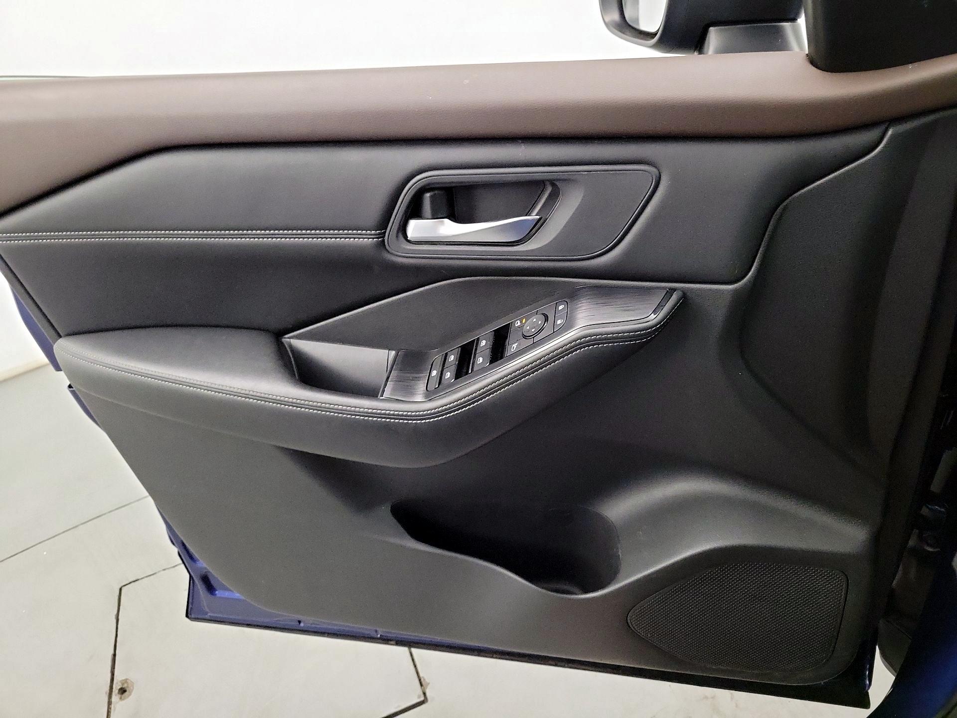 Thumbnail: 2022 Nissan Rogue - 12