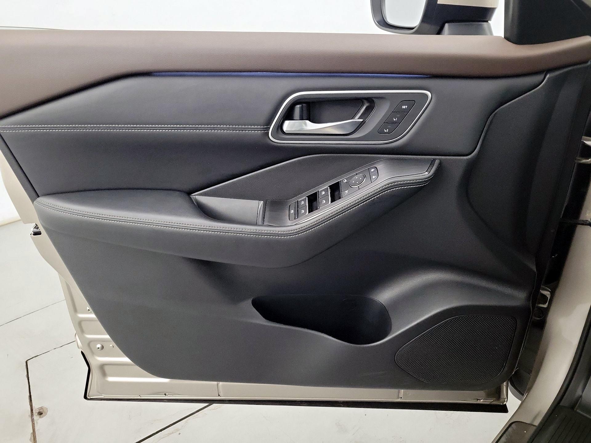 Thumbnail: 2023 Nissan Rogue - 12