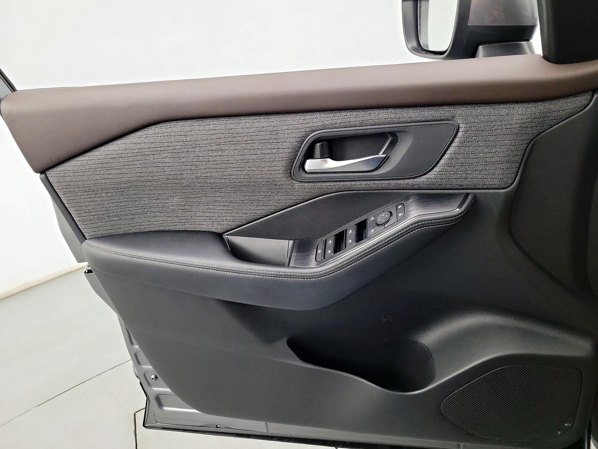 Thumbnail: 2023 Nissan Rogue - 12