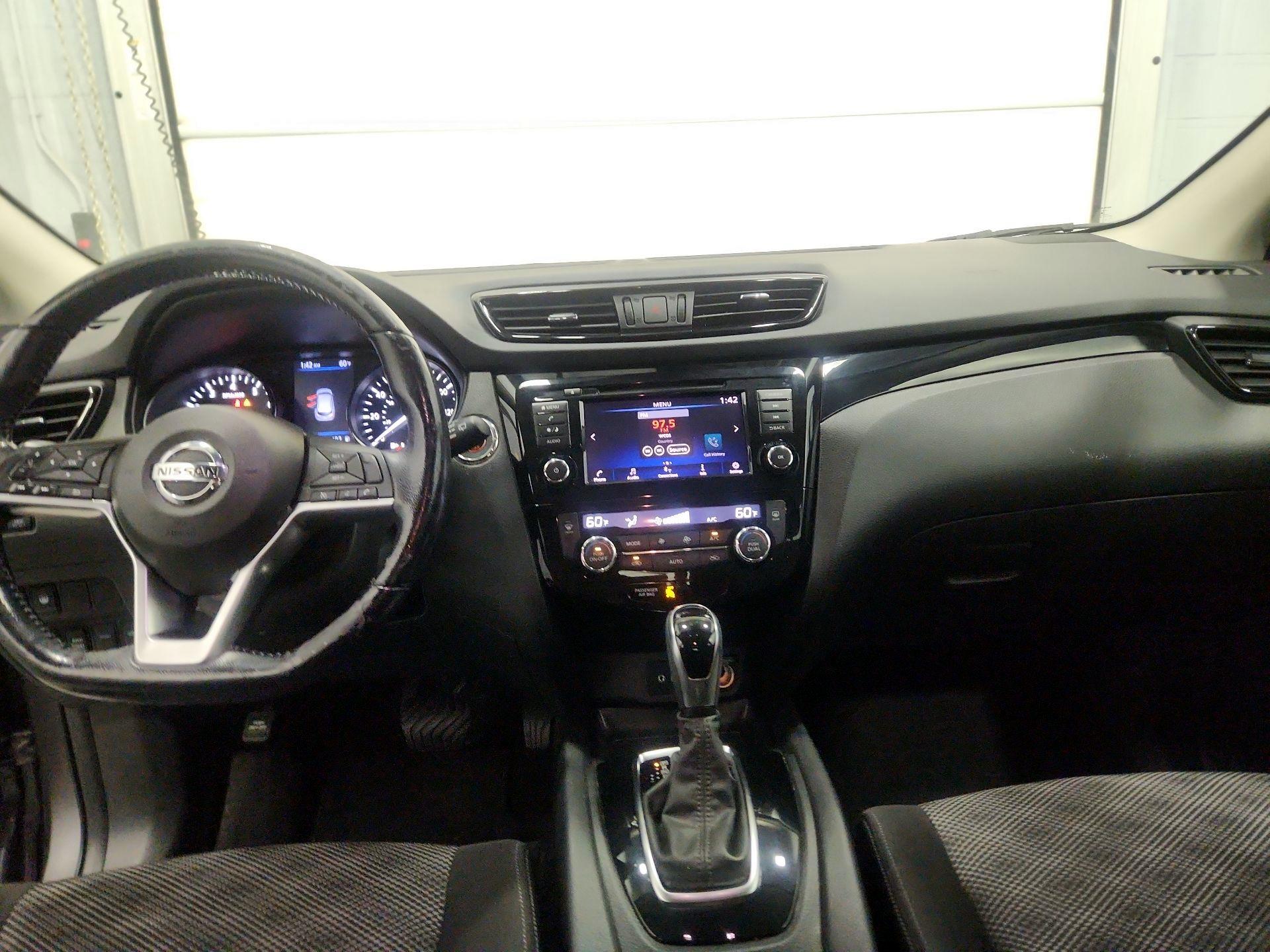 Thumbnail: 2020 Nissan Rogue Sport - 9