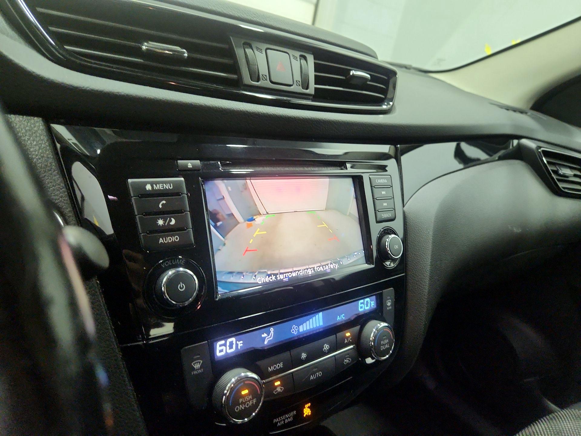 Thumbnail: 2020 Nissan Rogue Sport - 14