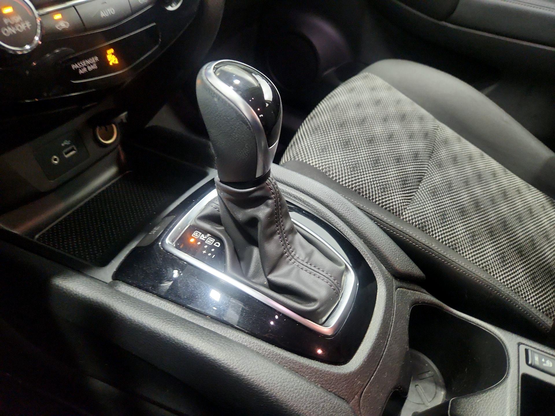 Thumbnail: 2020 Nissan Rogue Sport - 17