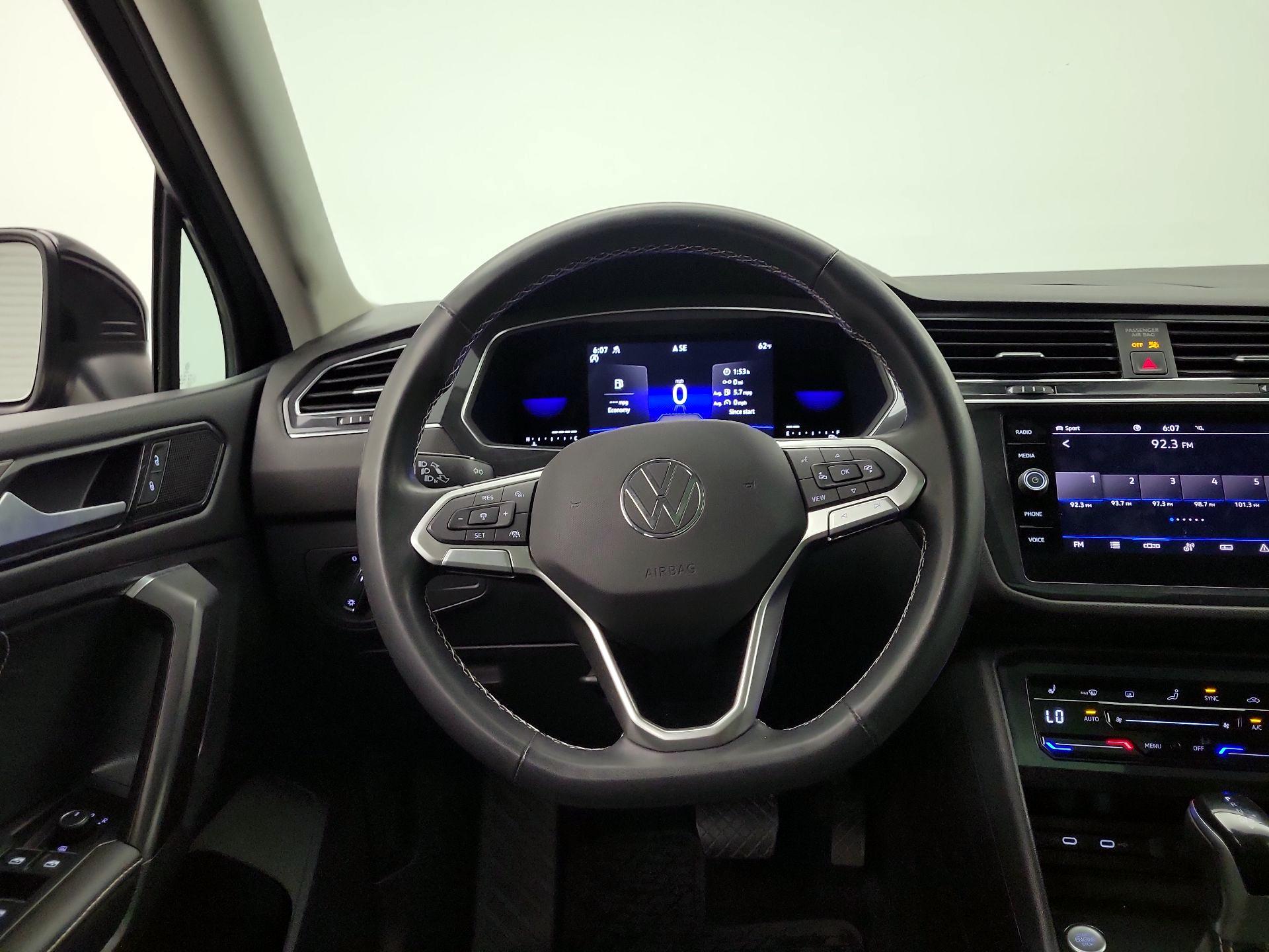 Thumbnail: 2022 Volkswagen Tiguan - 10