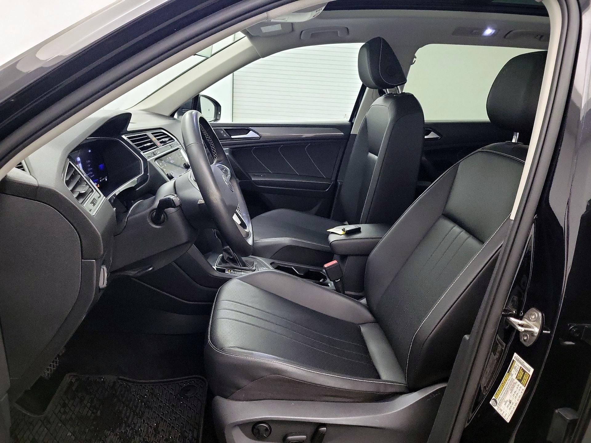 Thumbnail: 2022 Volkswagen Tiguan - 11