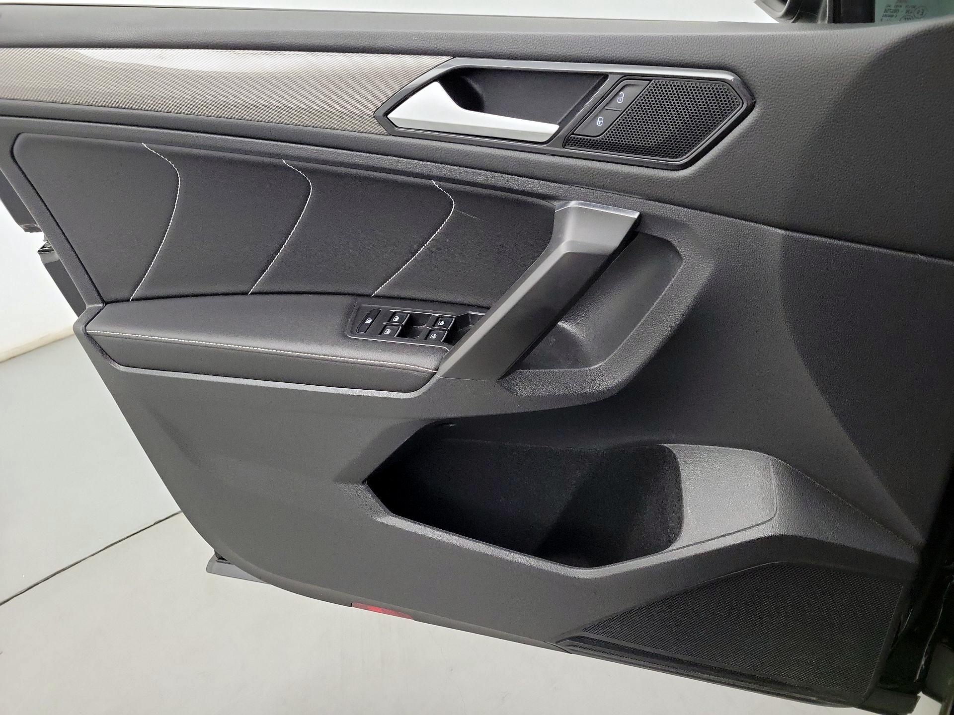 Thumbnail: 2022 Volkswagen Tiguan - 12