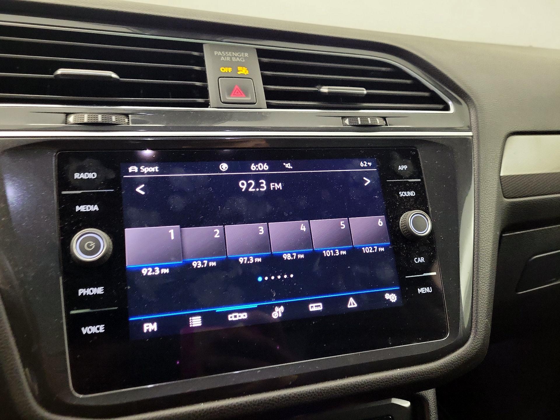 Thumbnail: 2022 Volkswagen Tiguan - 15