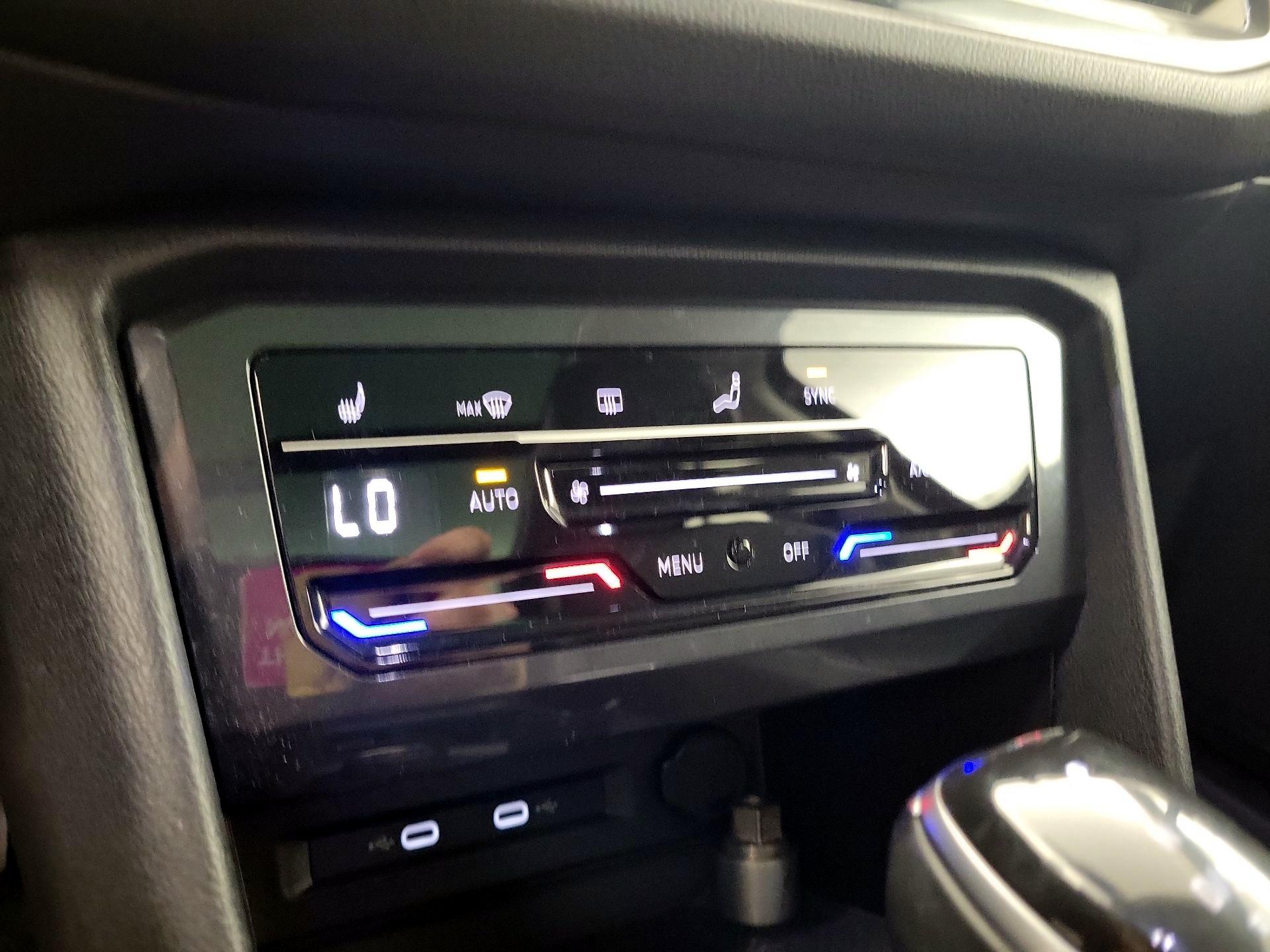 Thumbnail: 2022 Volkswagen Tiguan - 16