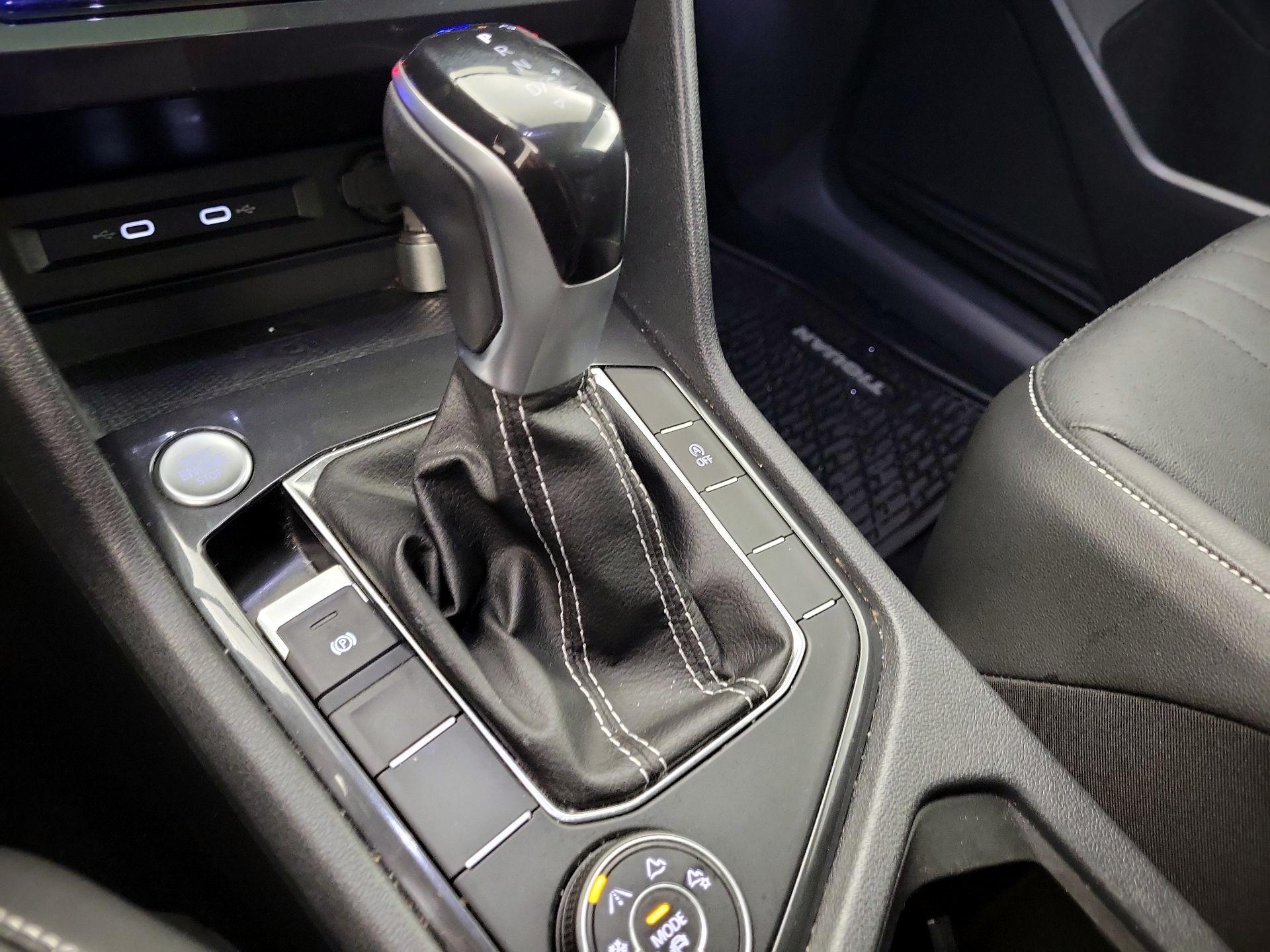 Thumbnail: 2022 Volkswagen Tiguan - 17