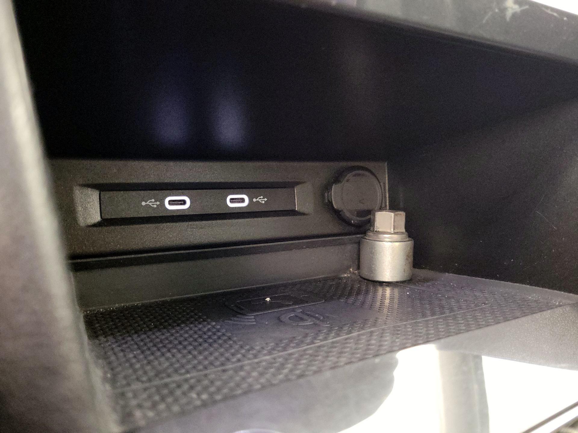 Thumbnail: 2022 Volkswagen Tiguan - 18