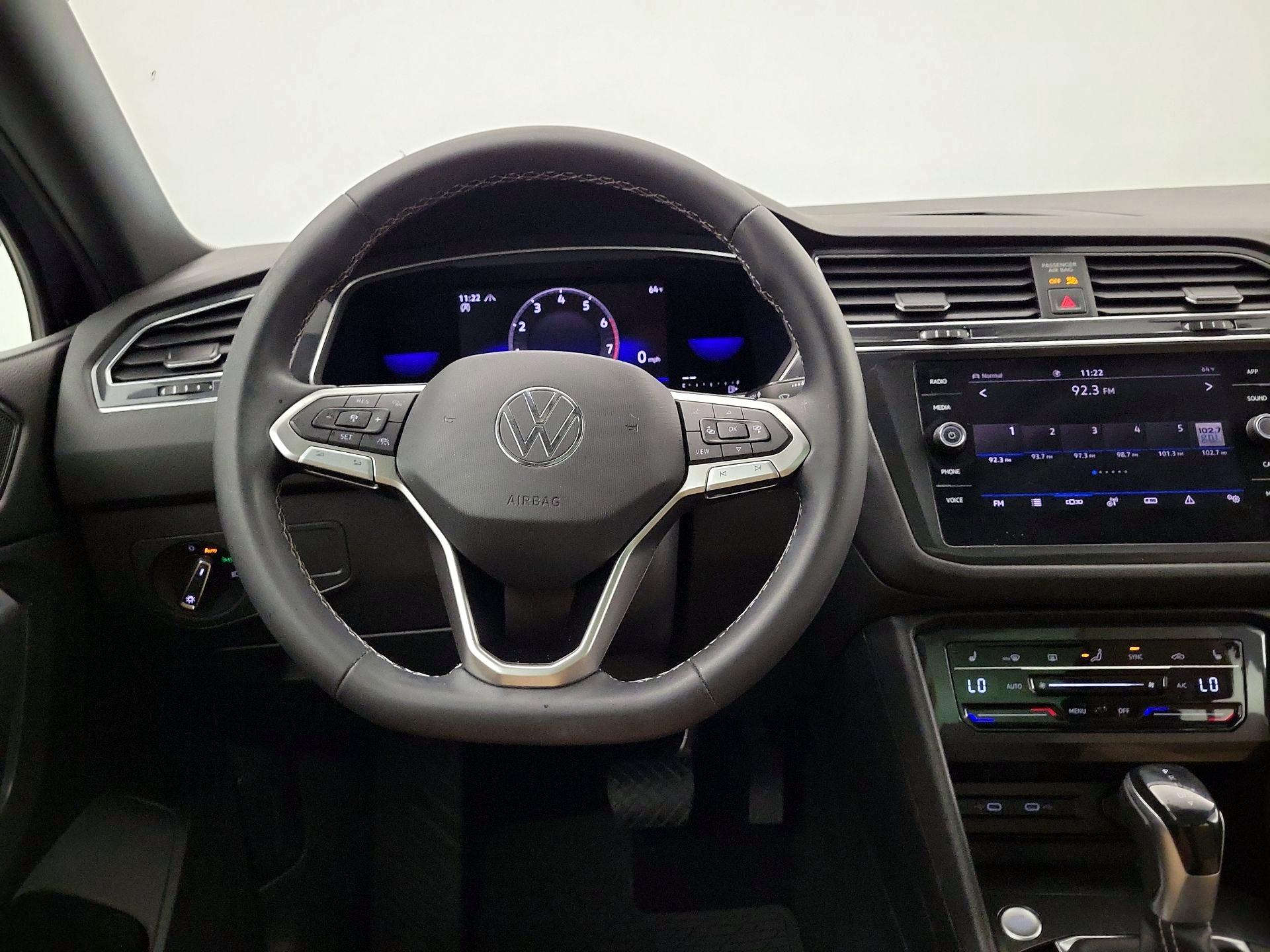 Thumbnail: 2022 Volkswagen Tiguan - 10