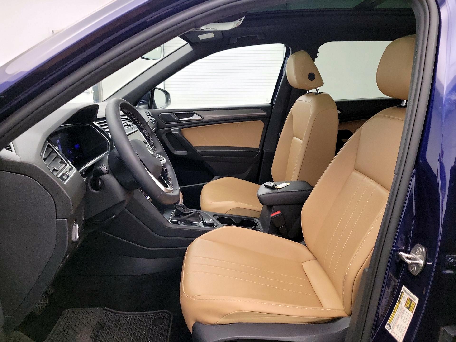 Thumbnail: 2022 Volkswagen Tiguan - 11