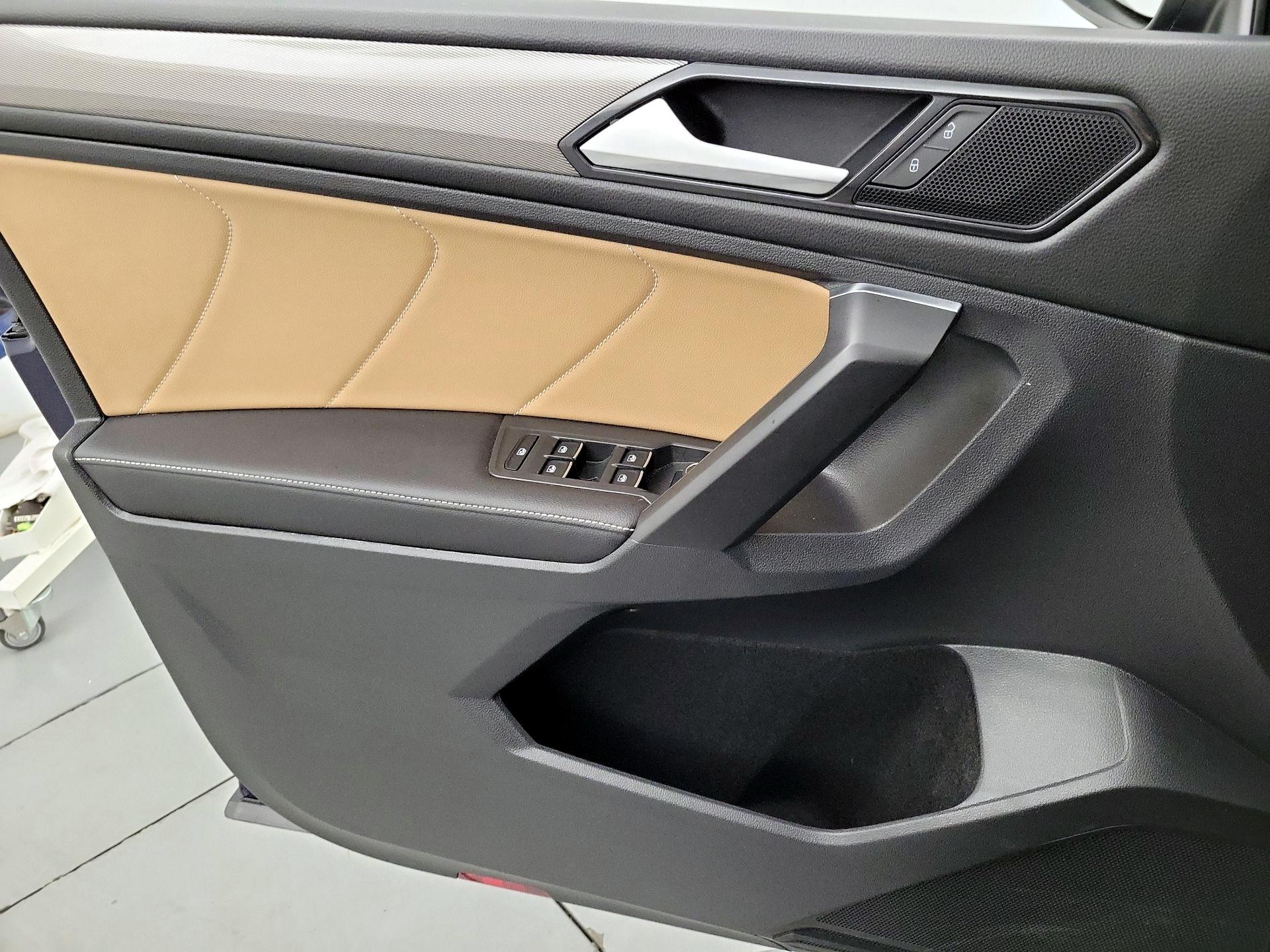 Thumbnail: 2022 Volkswagen Tiguan - 12