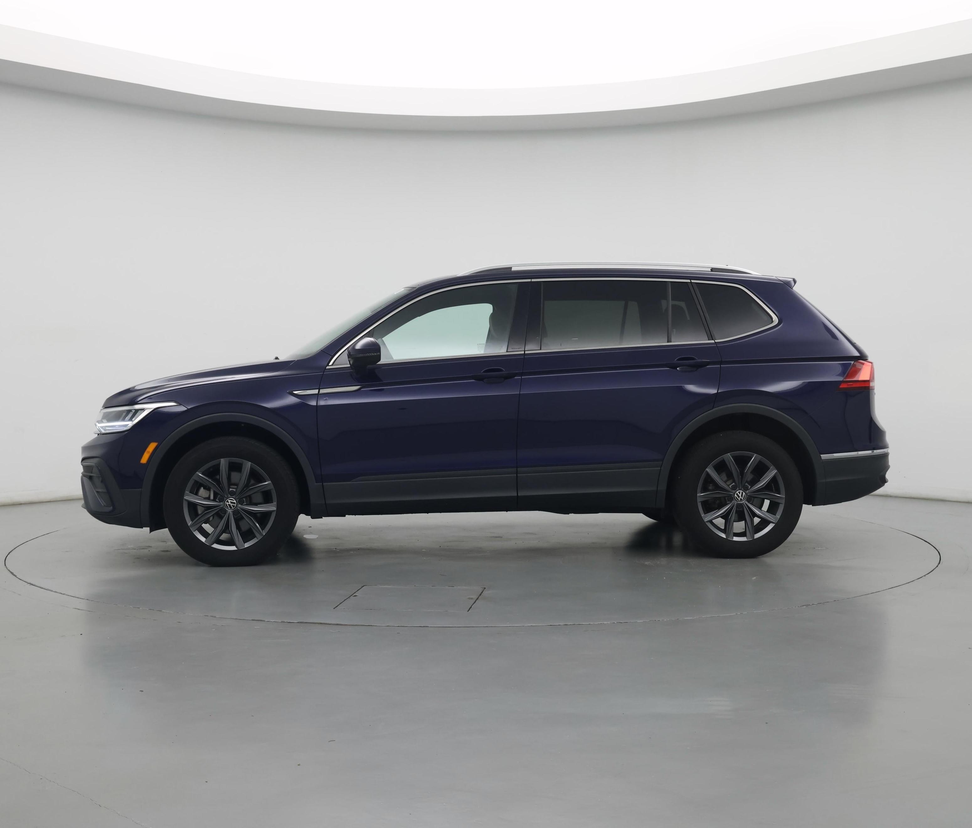 Thumbnail: 2022 Volkswagen Tiguan - 3