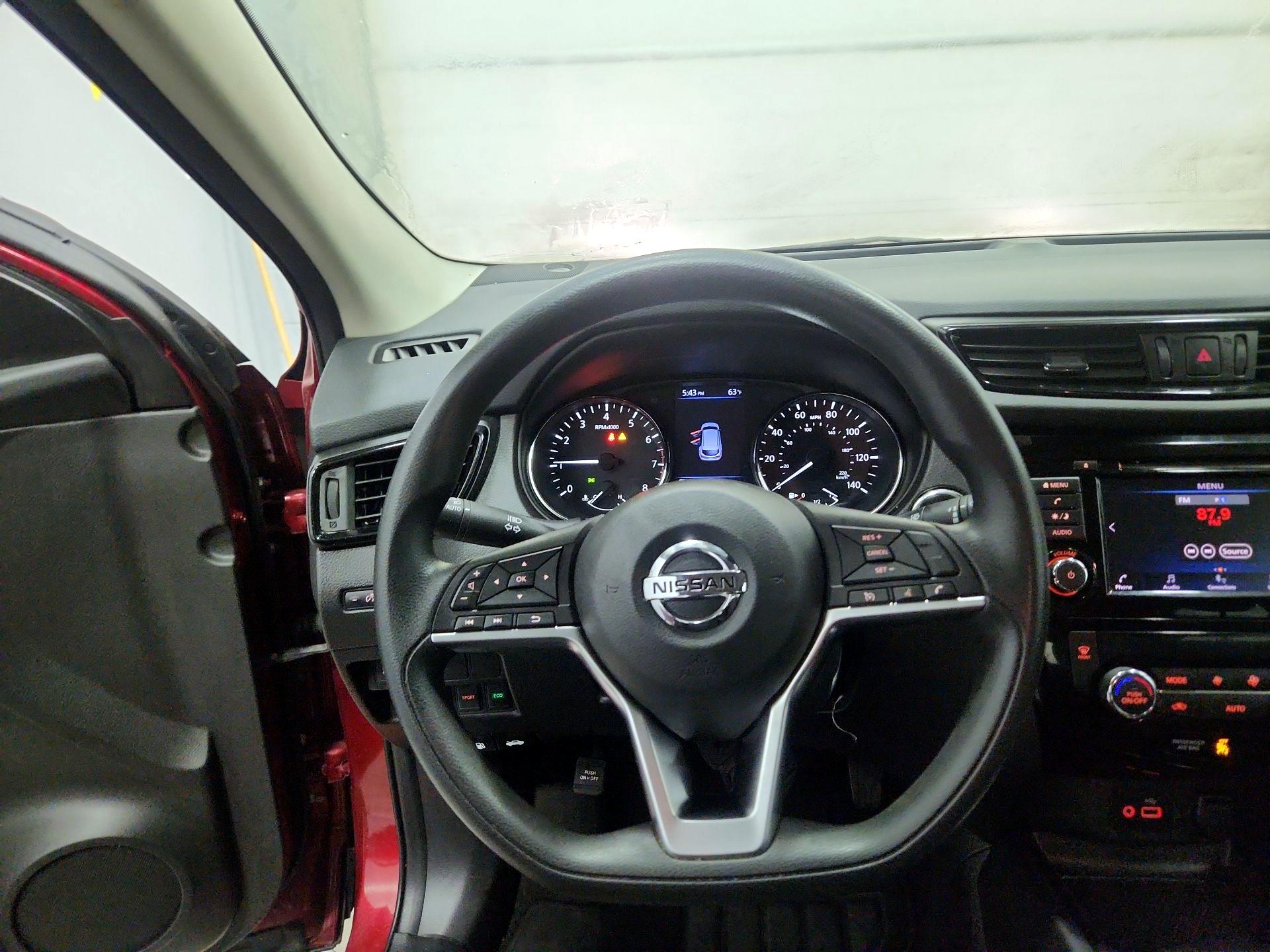 Thumbnail: 2020 Nissan Rogue Sport - 10