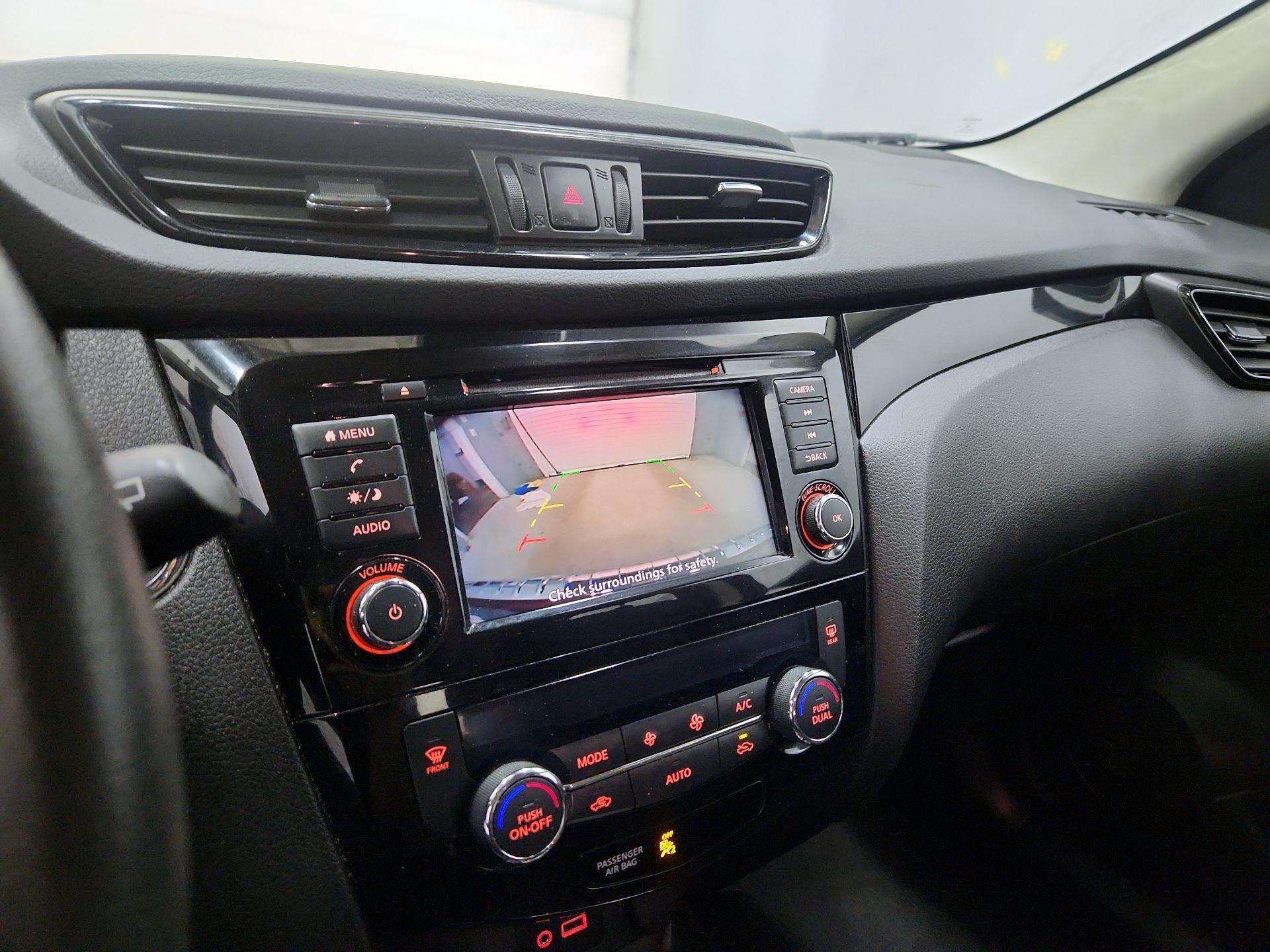 Thumbnail: 2020 Nissan Rogue Sport - 14