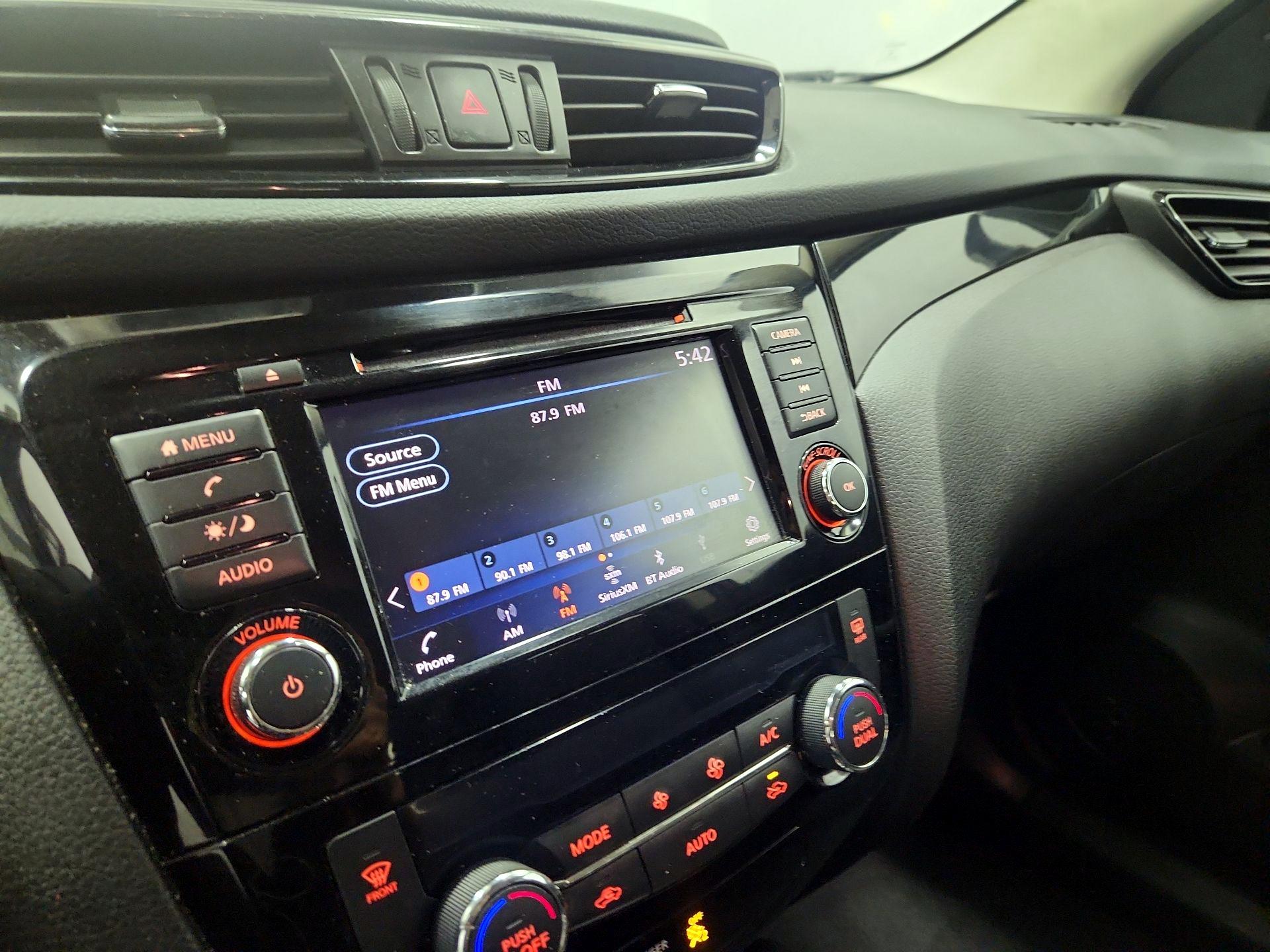 Thumbnail: 2020 Nissan Rogue Sport - 15