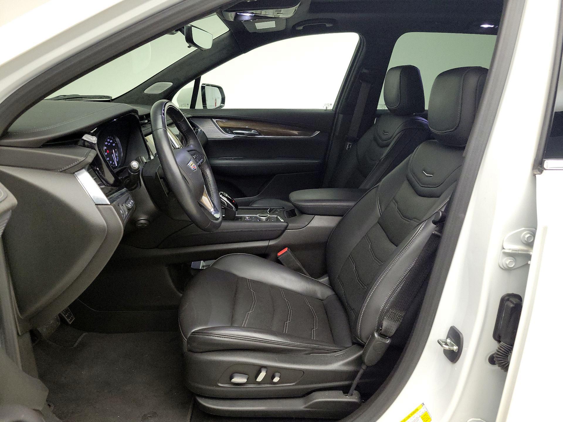 Thumbnail: 2023 Cadillac XT6 - 11