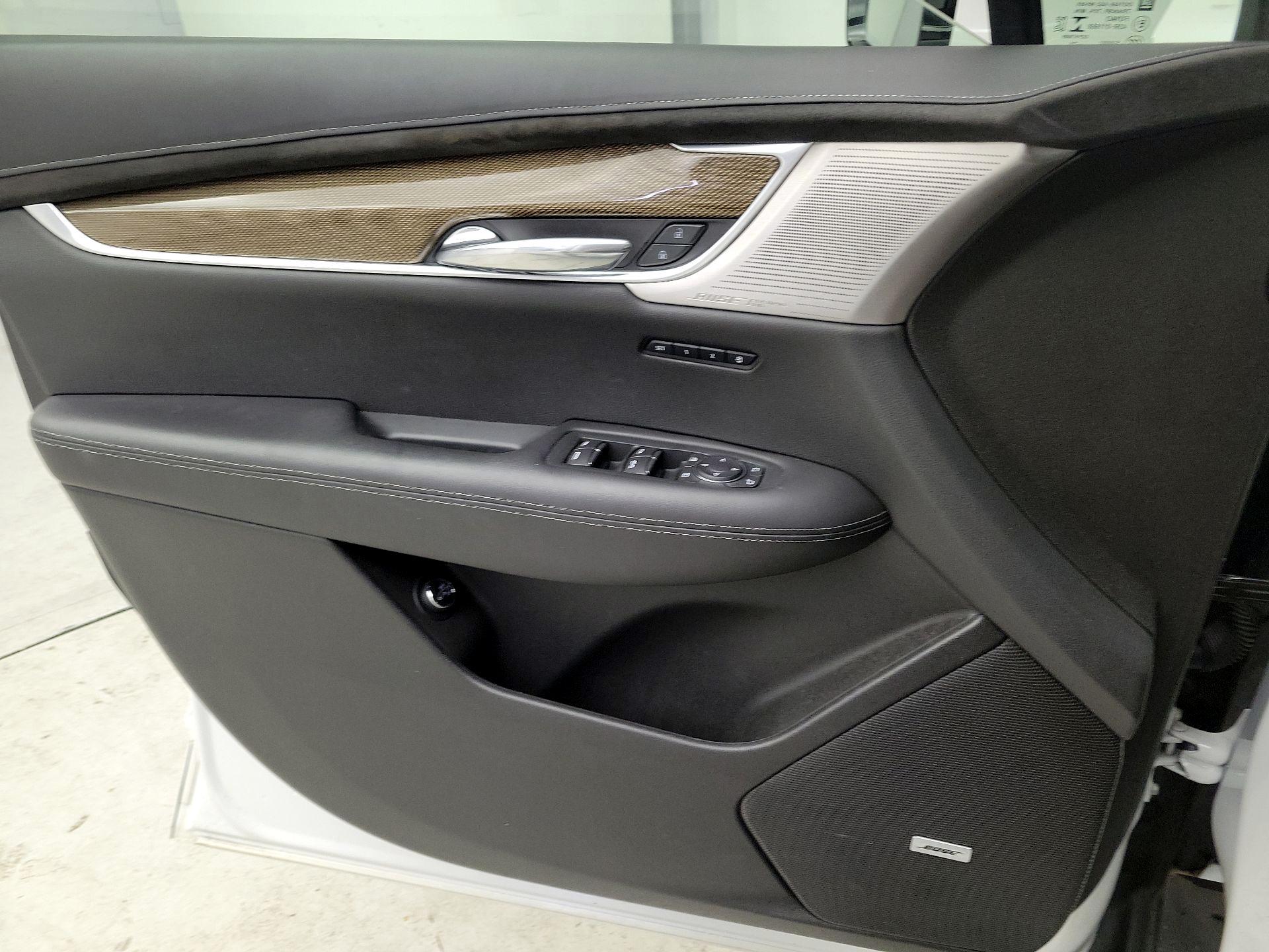 Thumbnail: 2023 Cadillac XT6 - 12