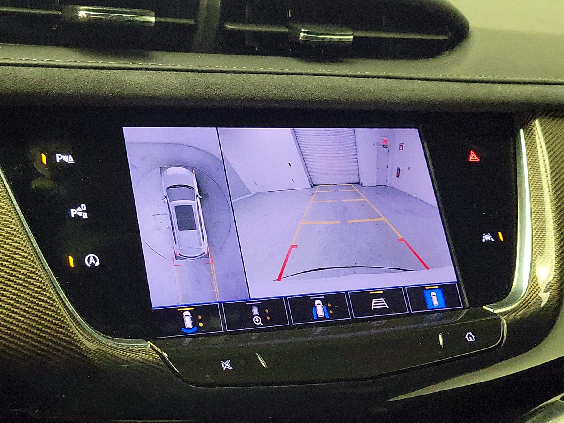 Thumbnail: 2023 Cadillac XT6 - 14