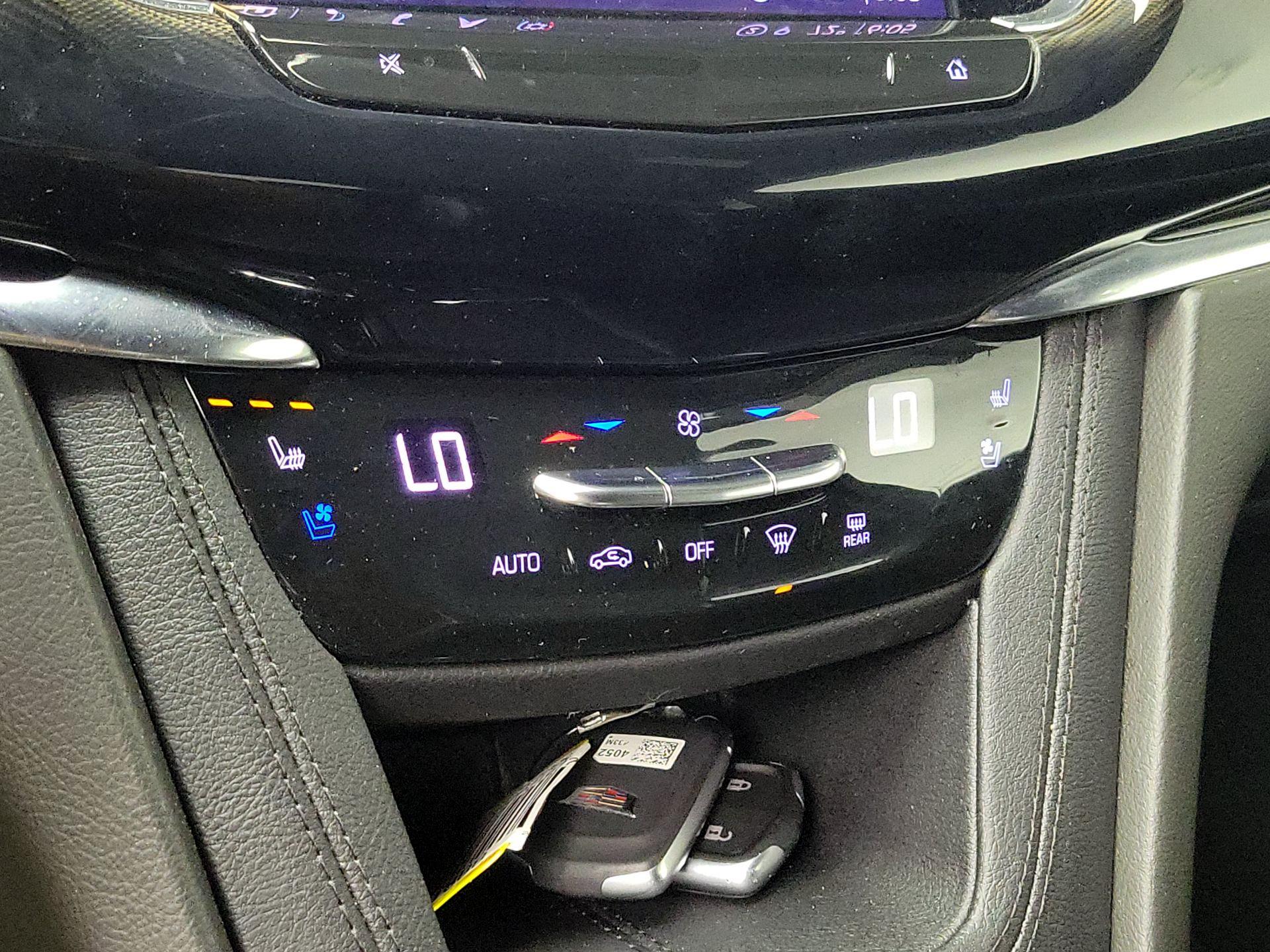Thumbnail: 2023 Cadillac XT6 - 16