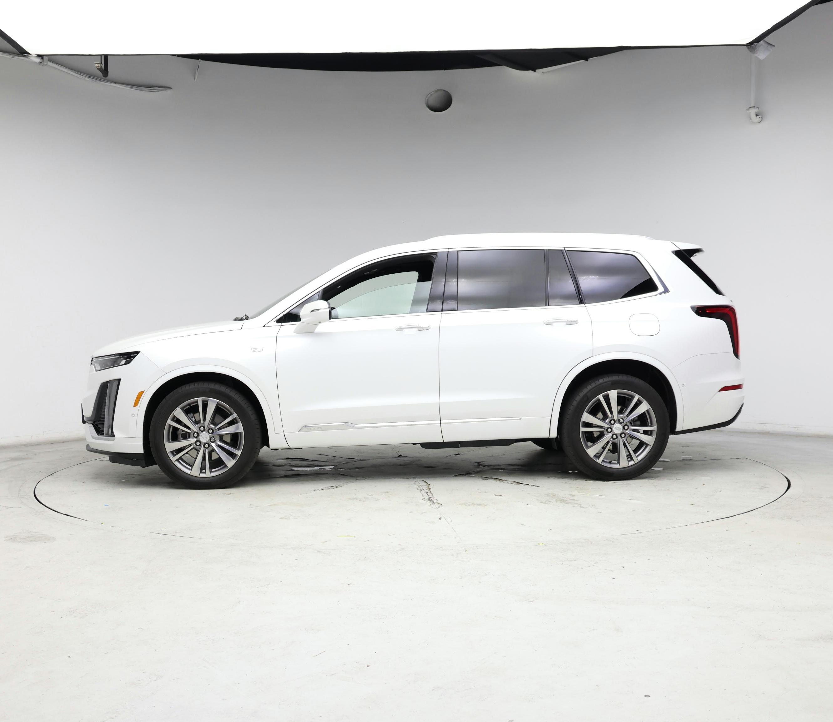 Thumbnail: 2023 Cadillac XT6 - 3