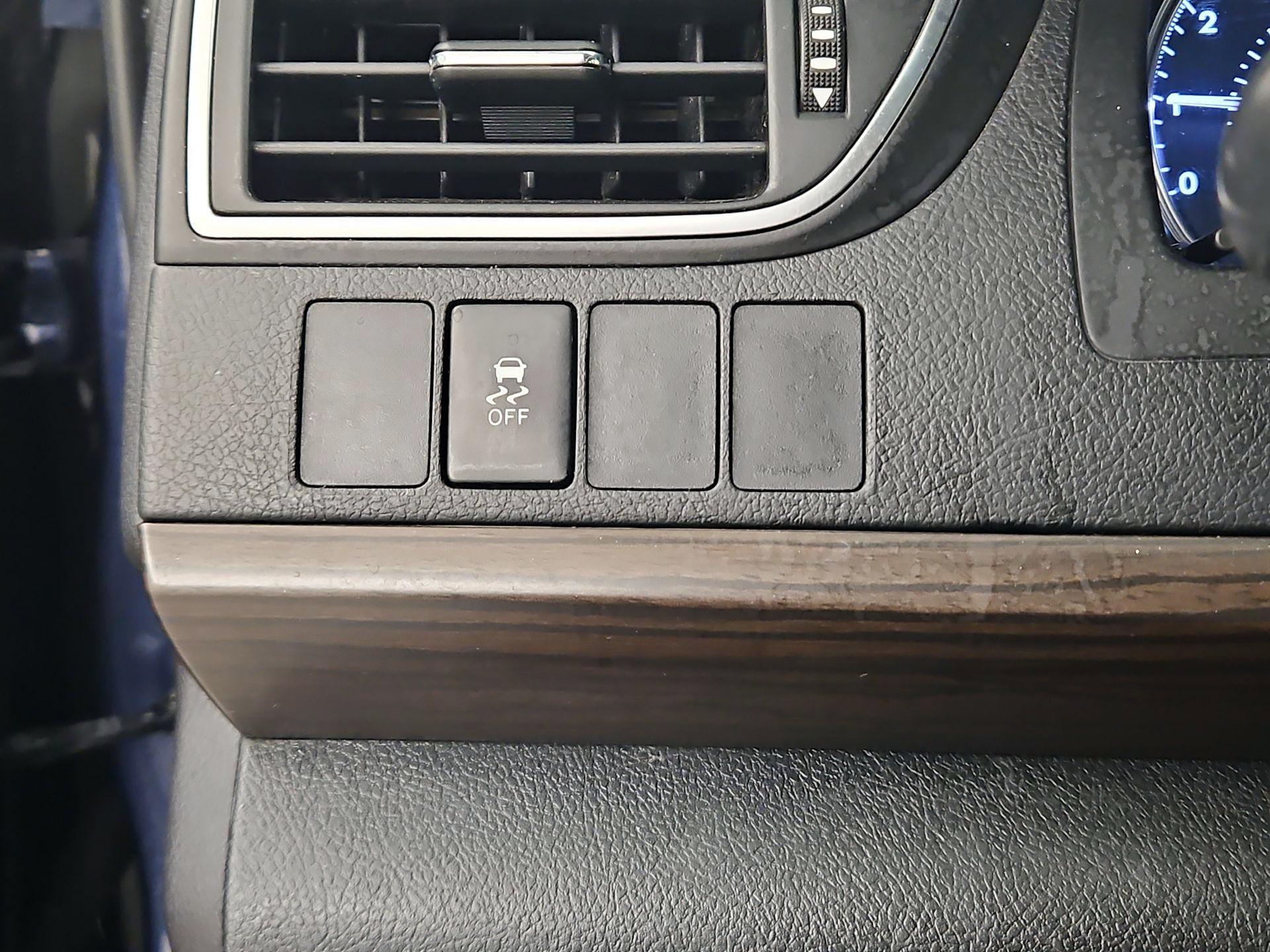 Thumbnail: 2016 Toyota Camry - 13