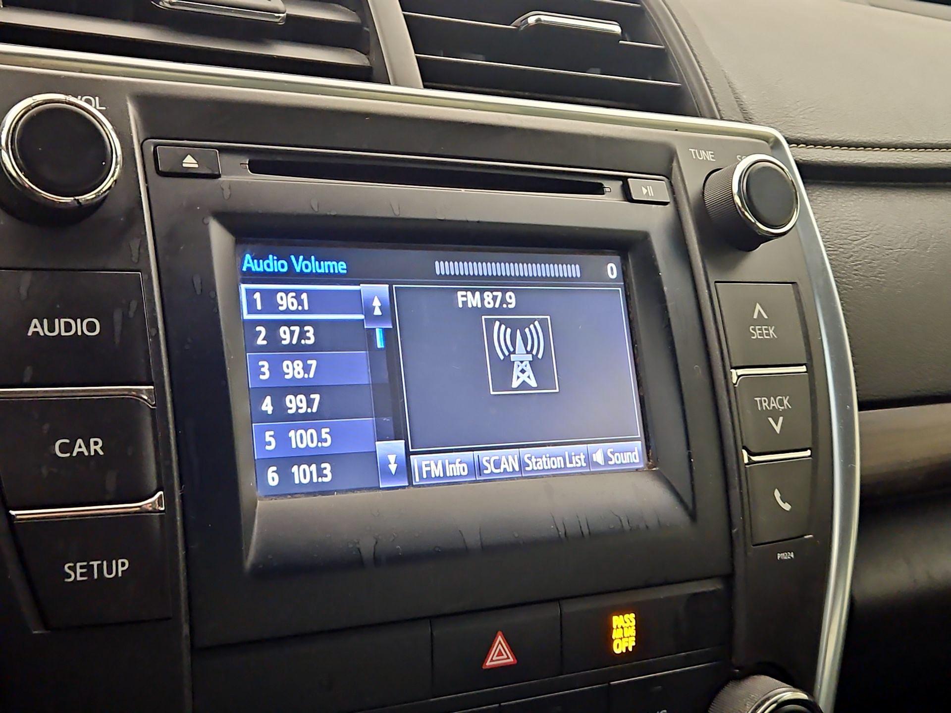 Thumbnail: 2016 Toyota Camry - 15