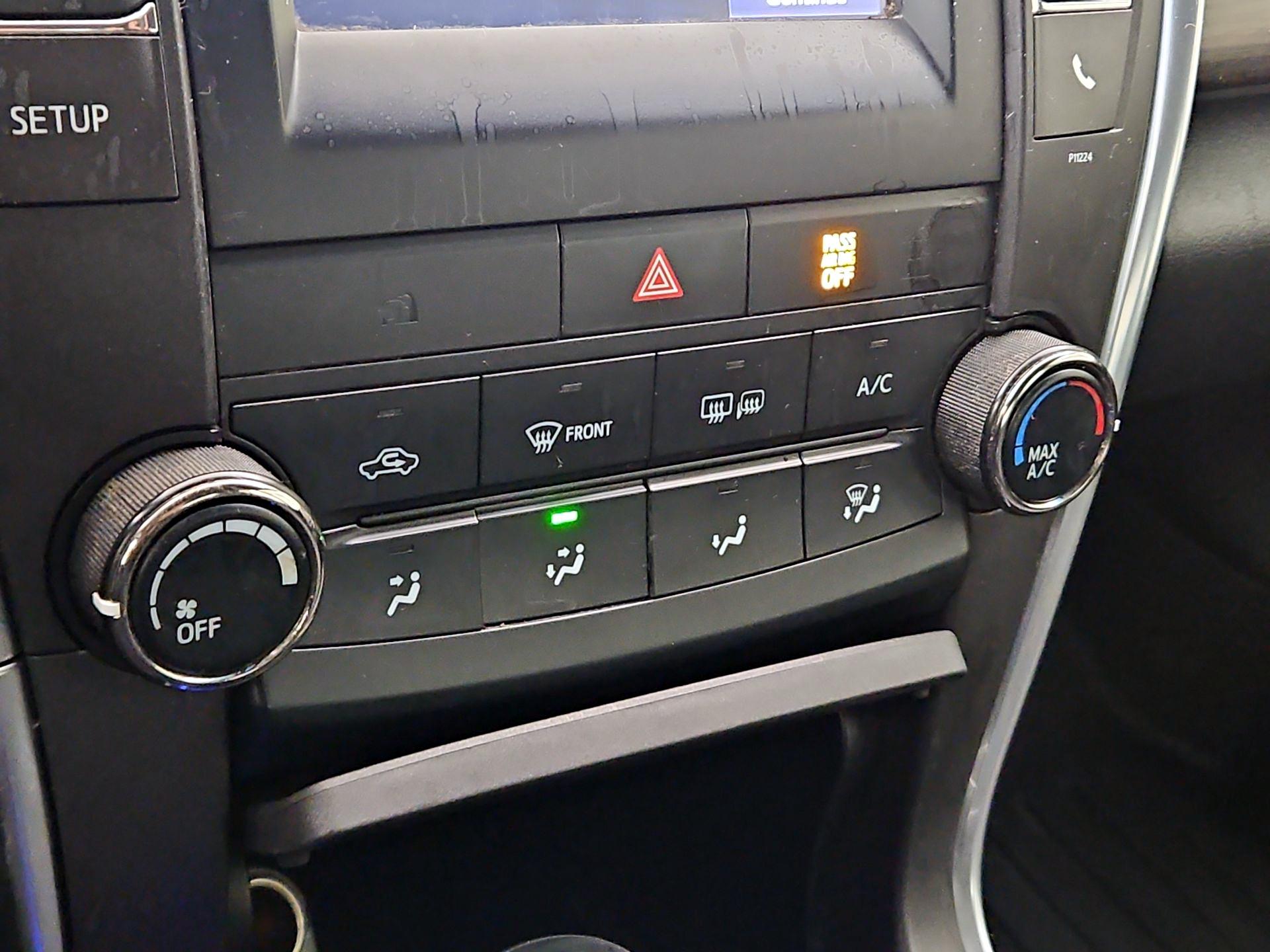 Thumbnail: 2016 Toyota Camry - 16