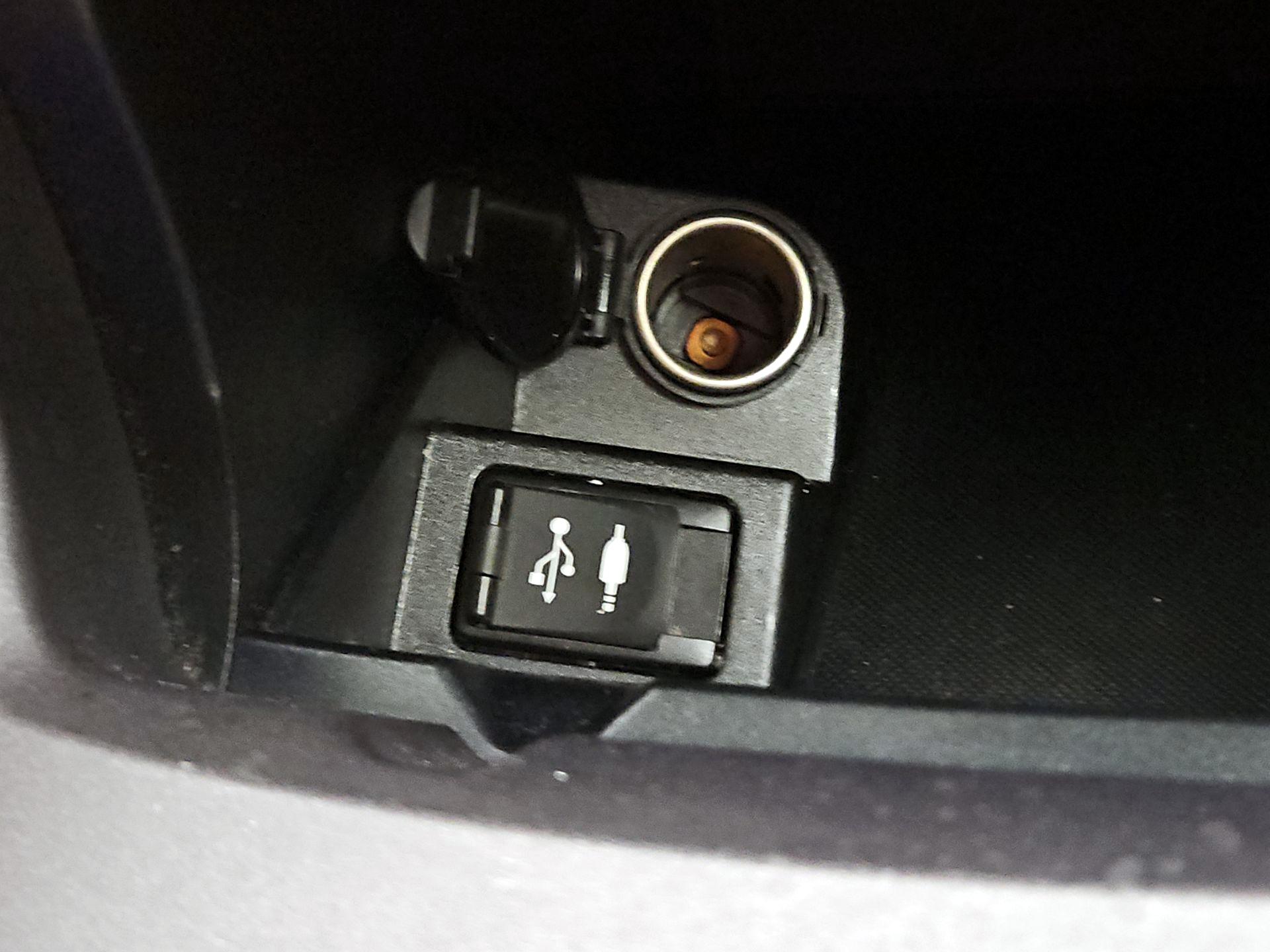 Thumbnail: 2016 Toyota Camry - 18