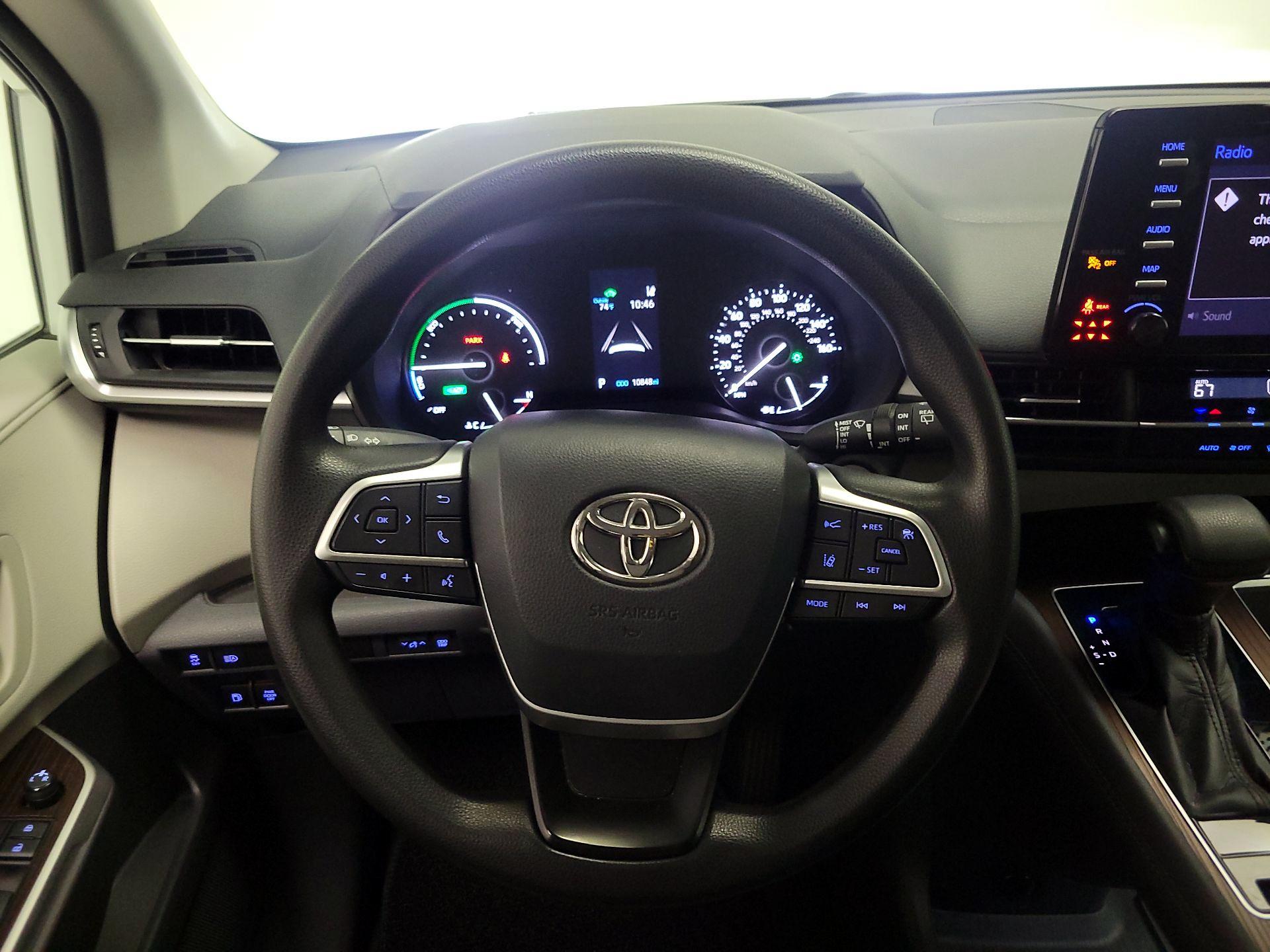 Thumbnail: 2021 Toyota Sienna - 10