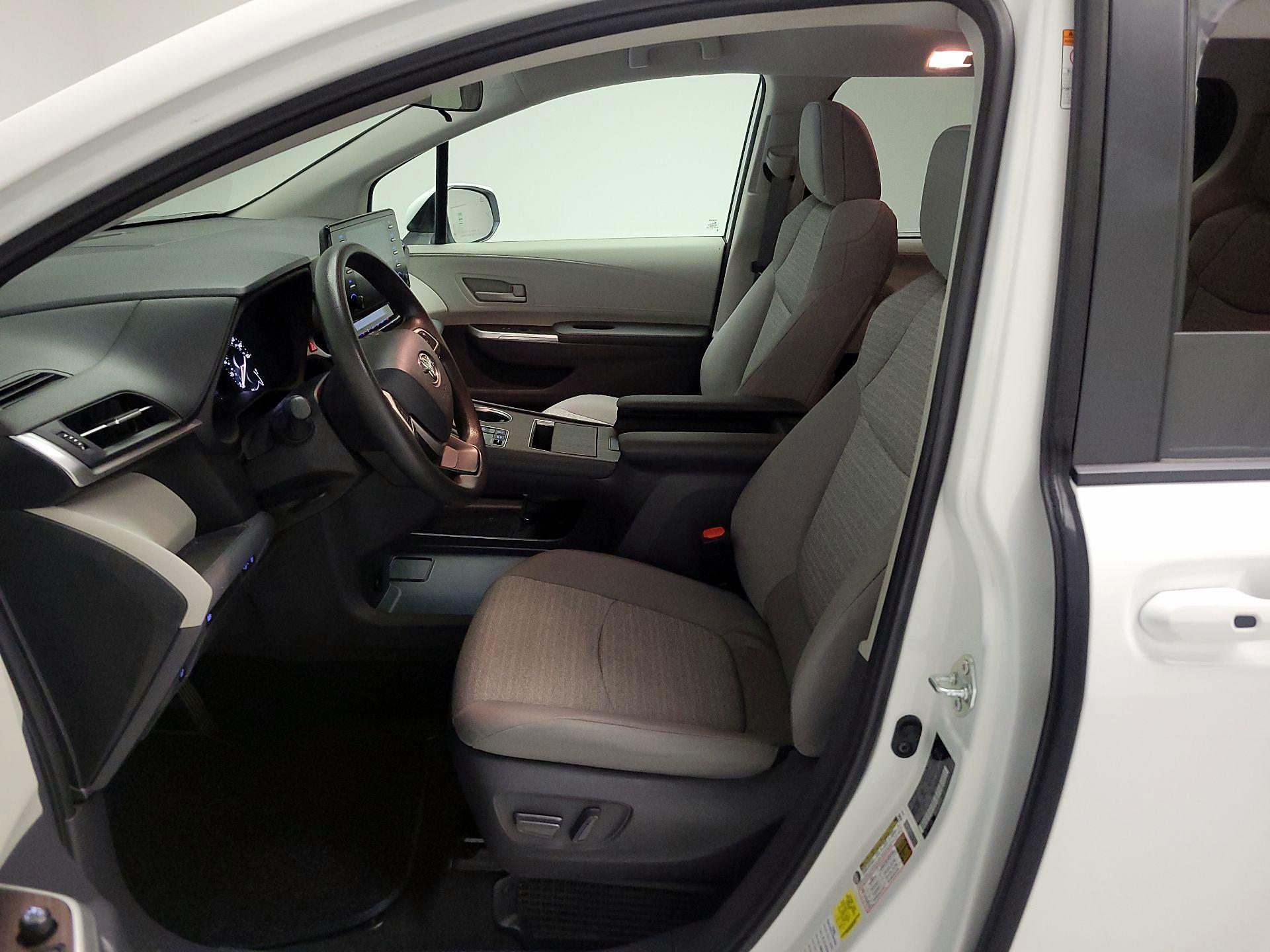 Thumbnail: 2021 Toyota Sienna - 11