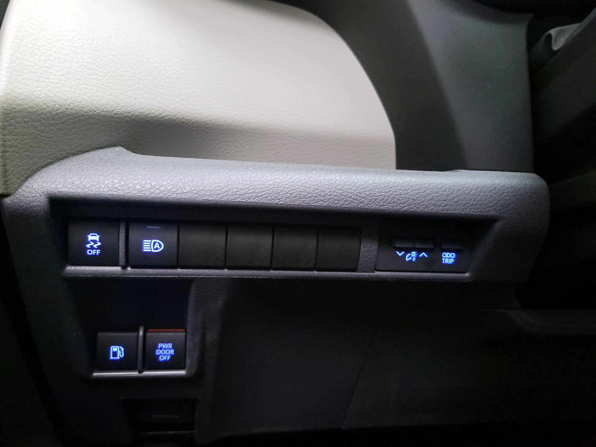 Thumbnail: 2021 Toyota Sienna - 13