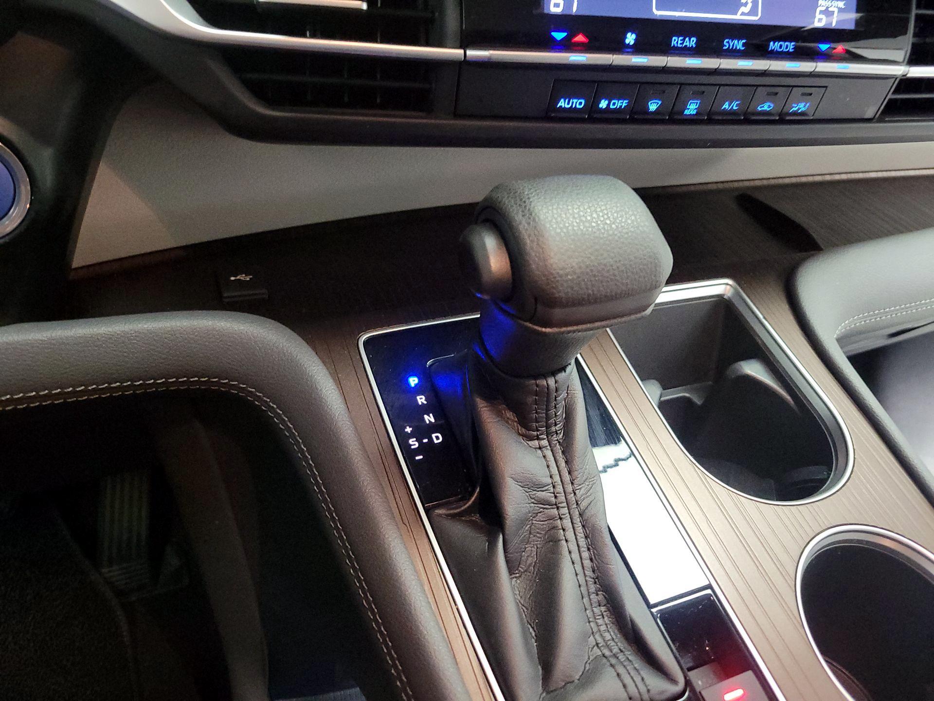 Thumbnail: 2021 Toyota Sienna - 17