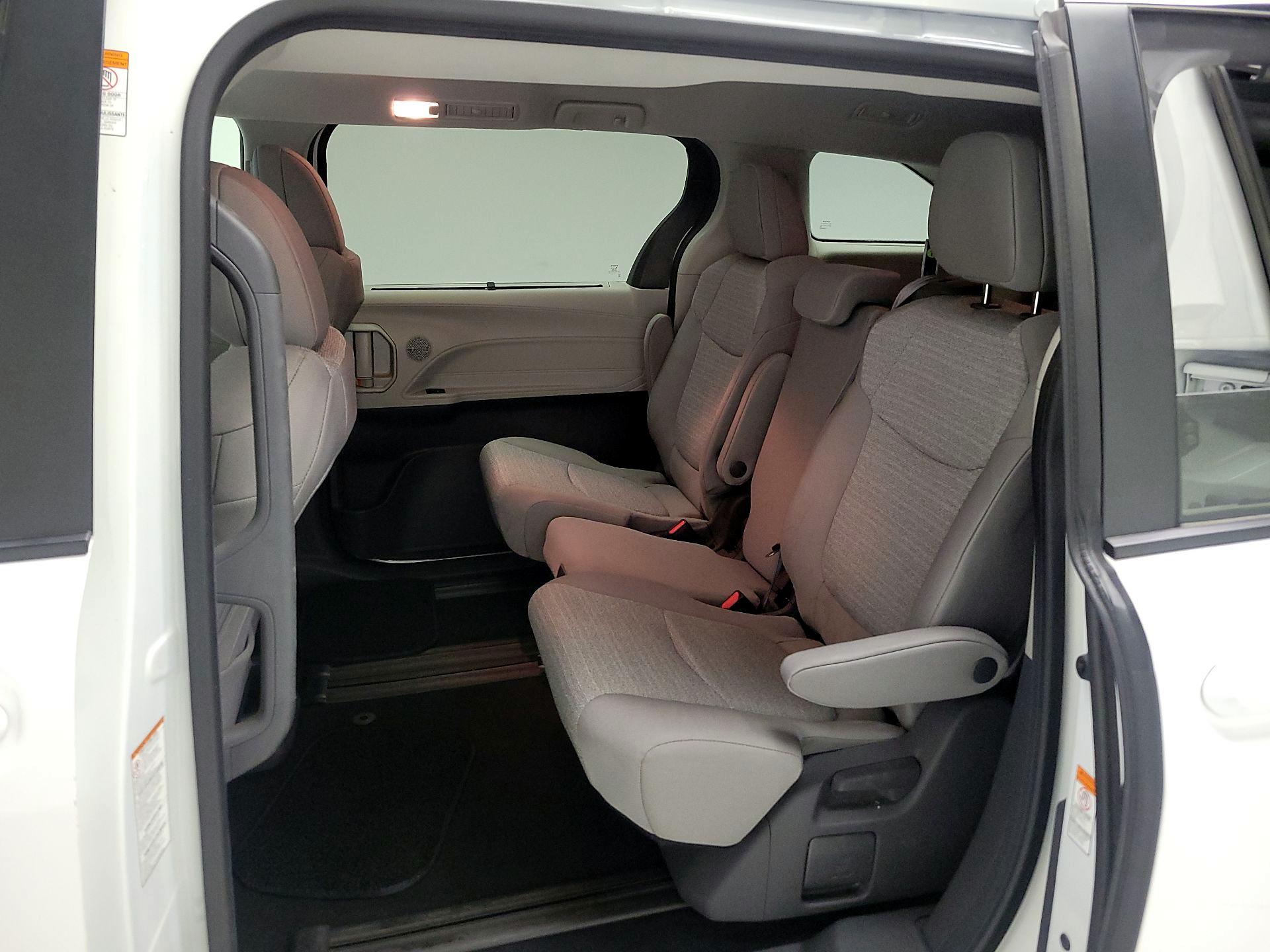 Thumbnail: 2021 Toyota Sienna - 19