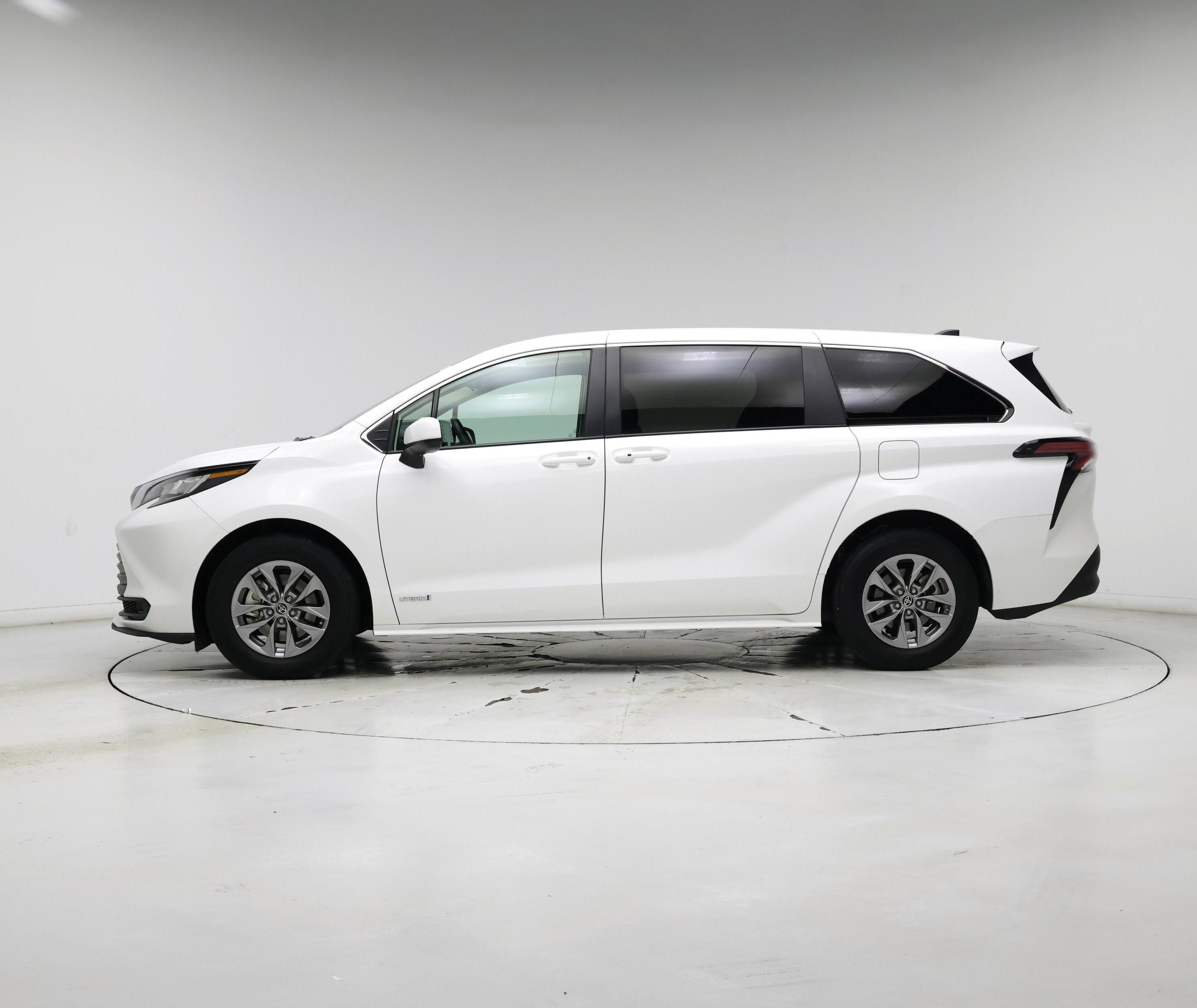 Thumbnail: 2021 Toyota Sienna - 3