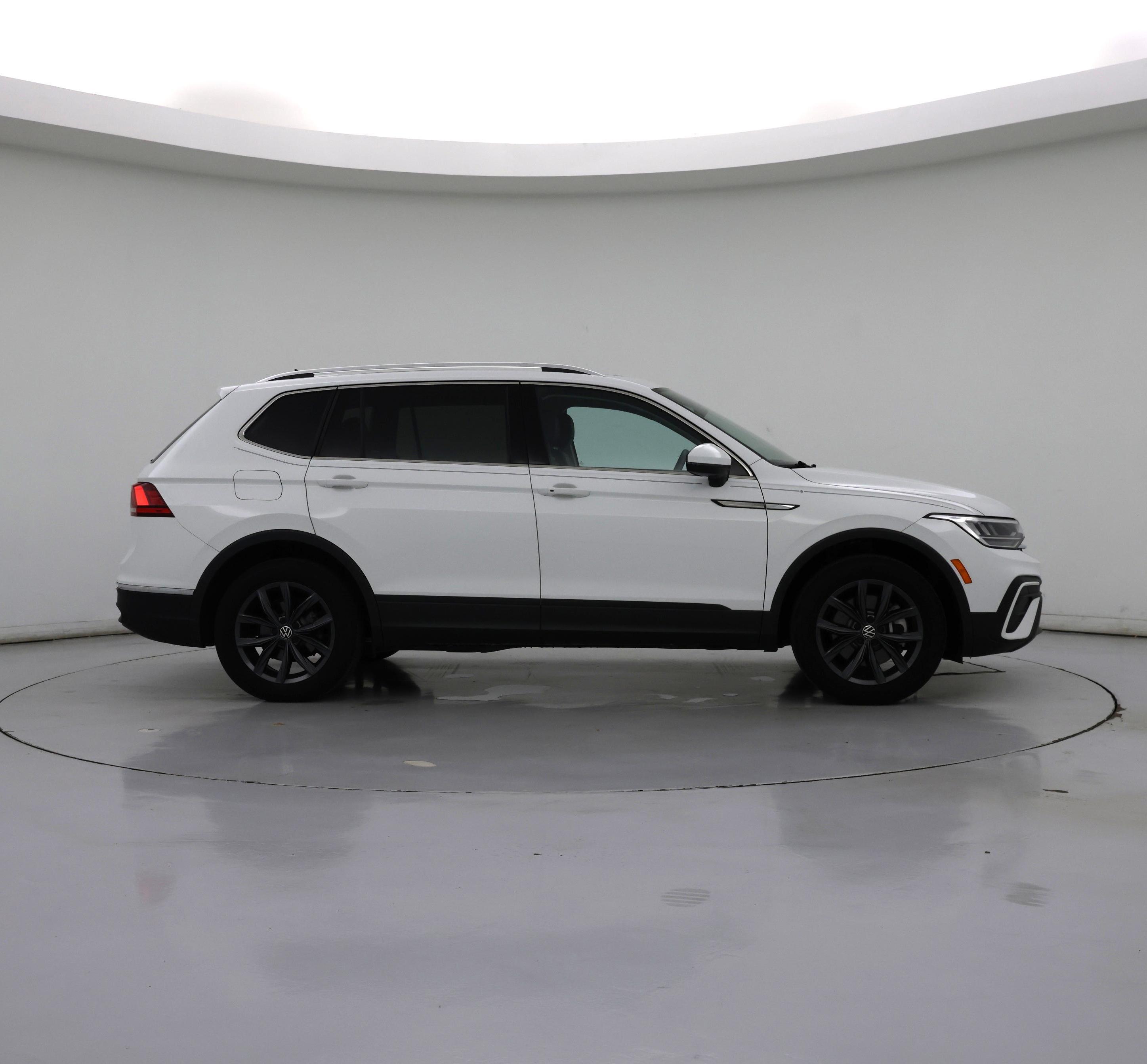 Thumbnail: 2022 Volkswagen Tiguan - 7
